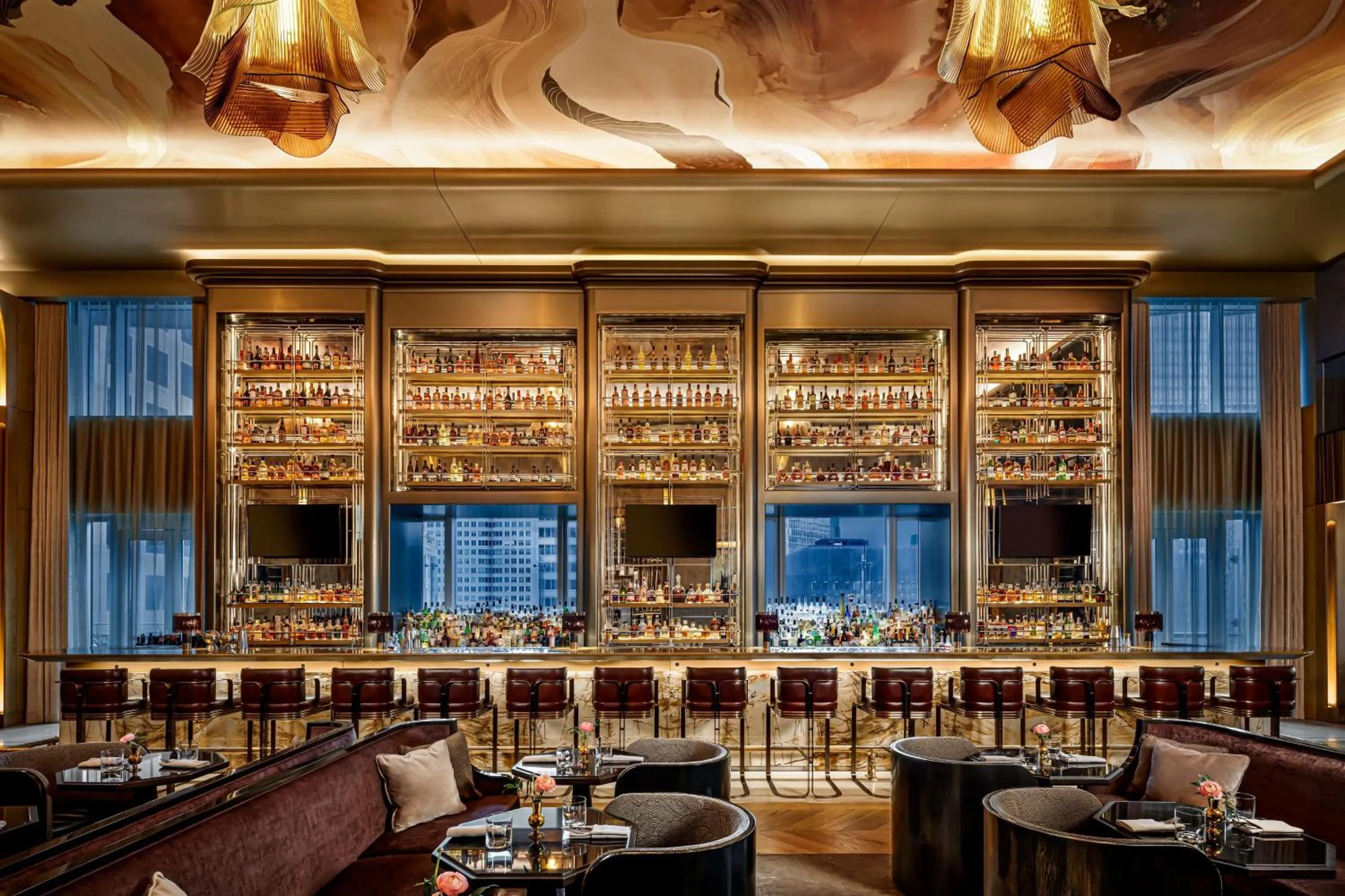 Lounge or bar in The St. Regis Toronto