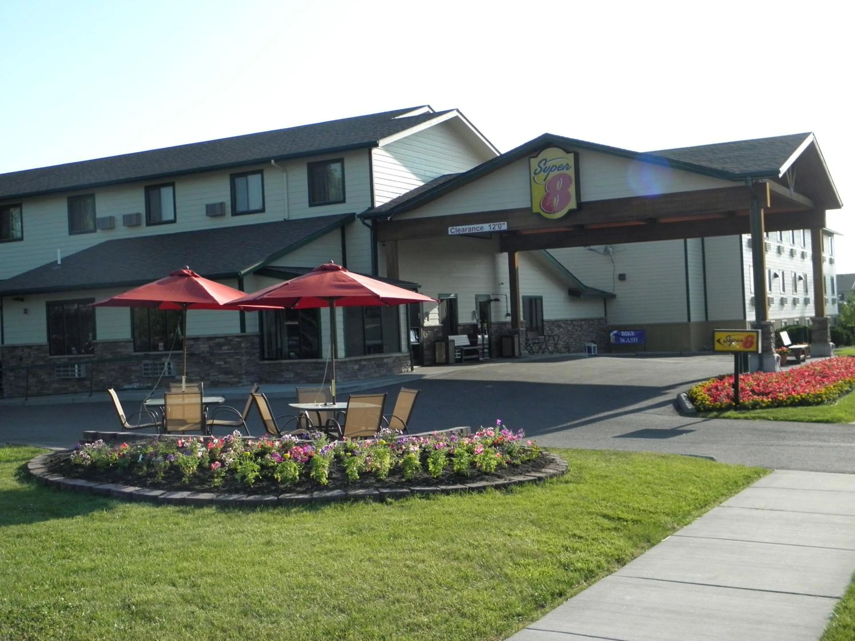 Facade/entrance in Super 8 by Wyndham Bozeman