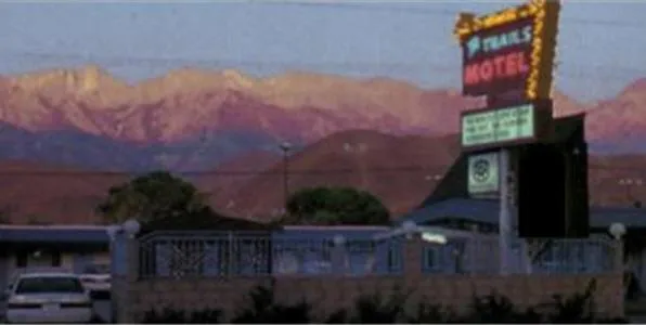 Facade/entrance in Trails Motel