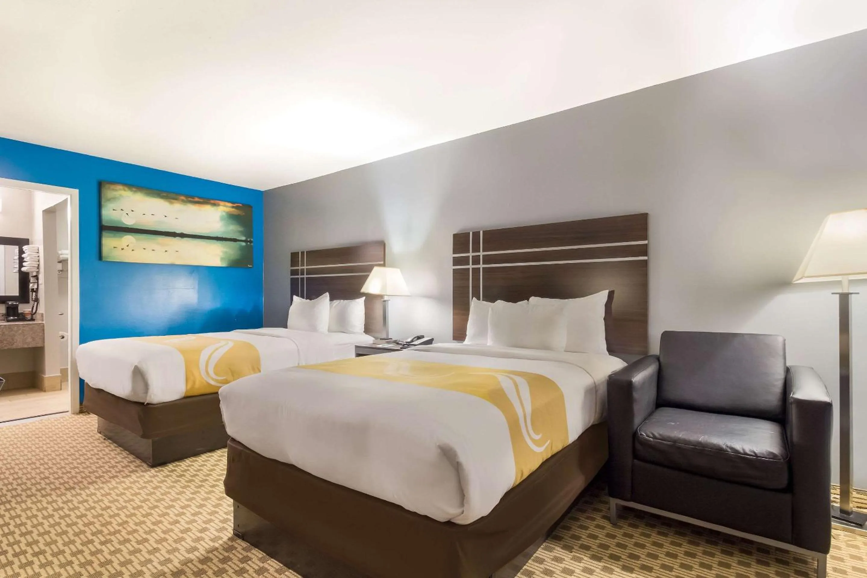 Bedroom, Bed in Quality Inn Madisonville