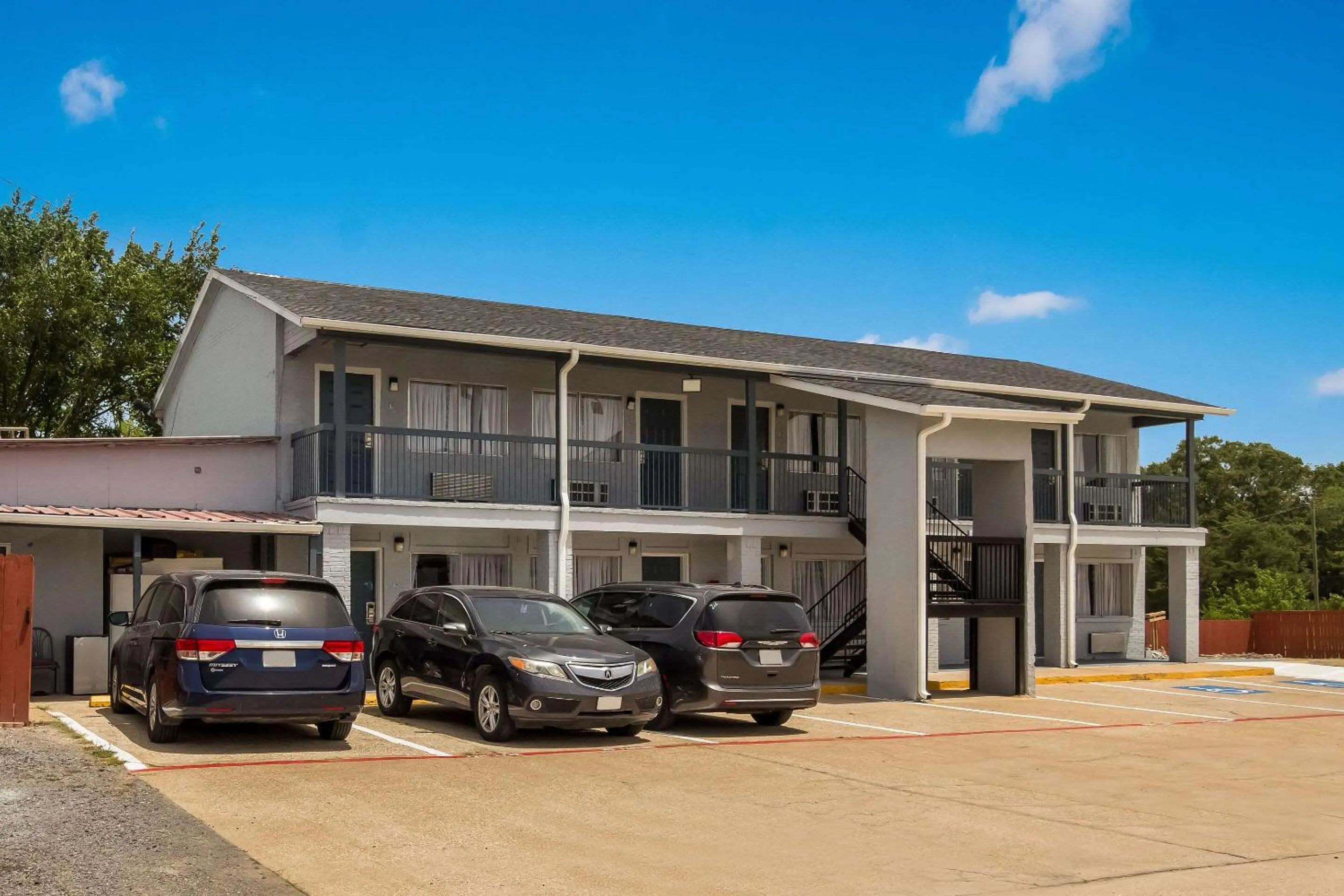 Property building in Quality Inn Madisonville