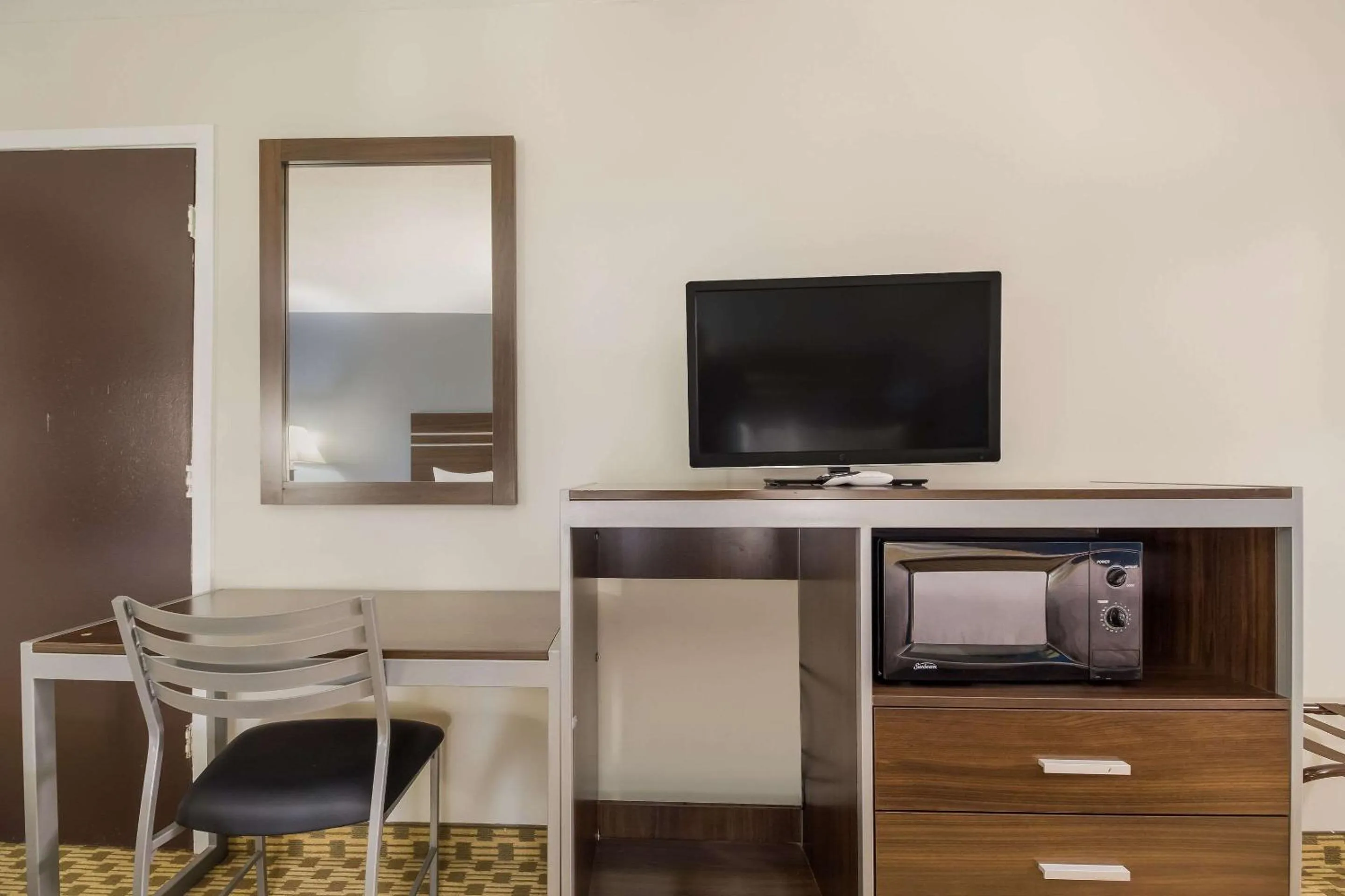 Bedroom in Quality Inn Madisonville