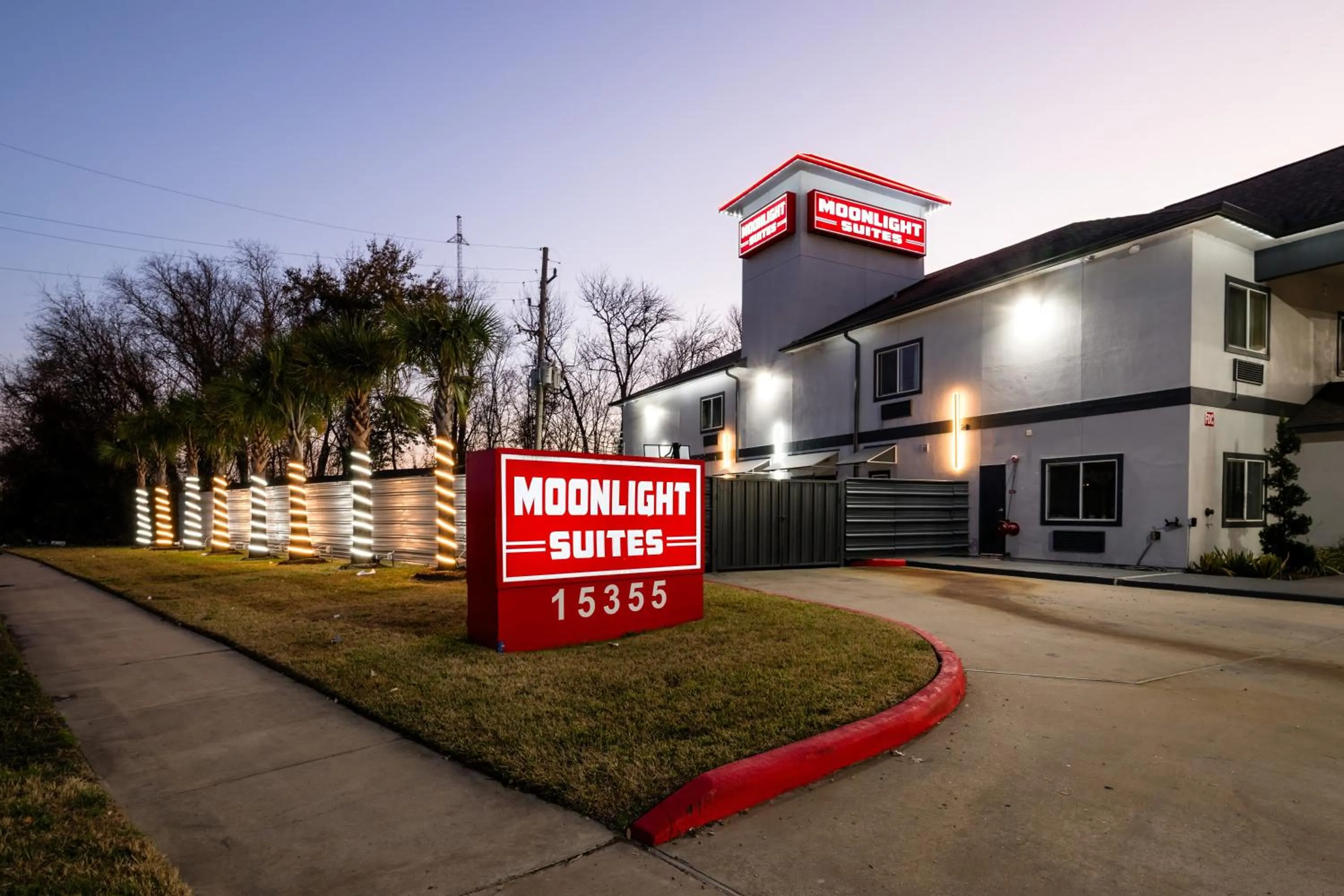 Property building in Moonlight Suites - Houston/George Bush Int'l Airport