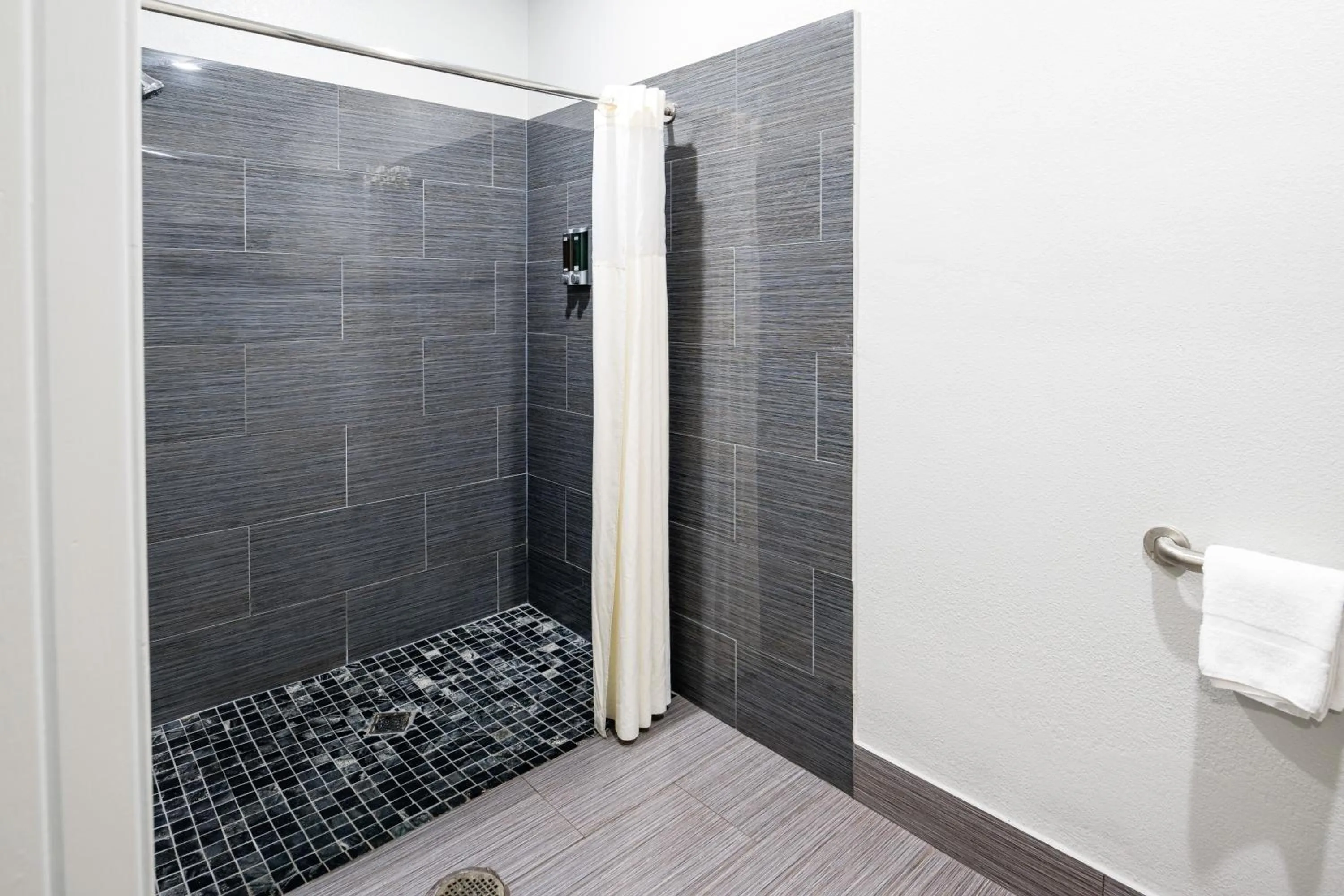 Bathroom in Moonlight Suites - Houston/George Bush Int'l Airport