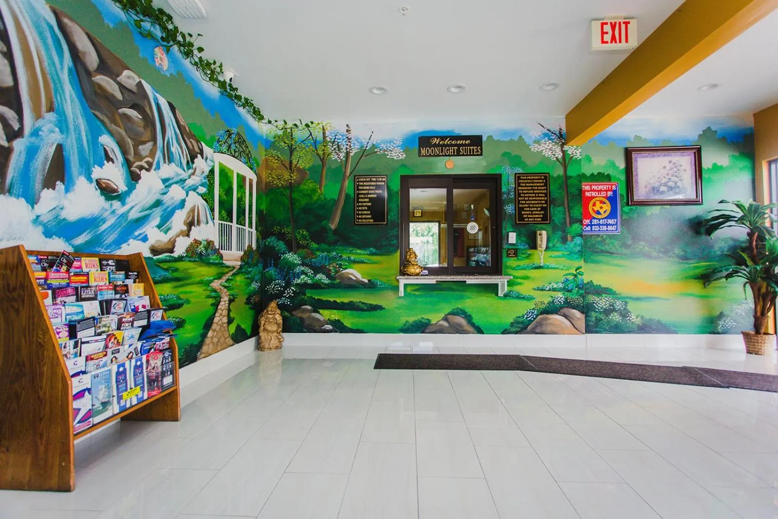 Property building in Moonlight Suites - Houston/George Bush Int'l Airport