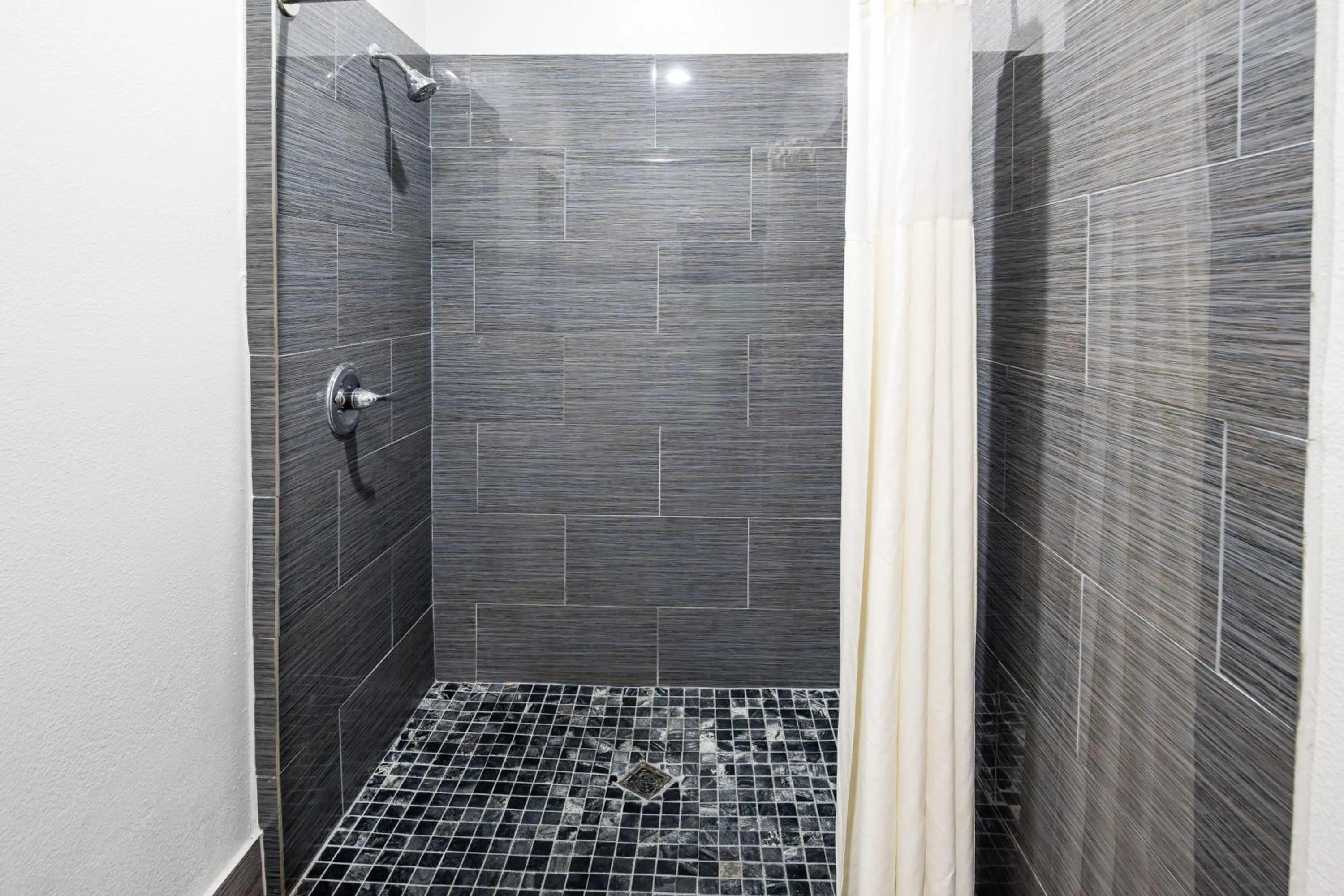 Bathroom in Moonlight Suites - Houston/George Bush Int'l Airport