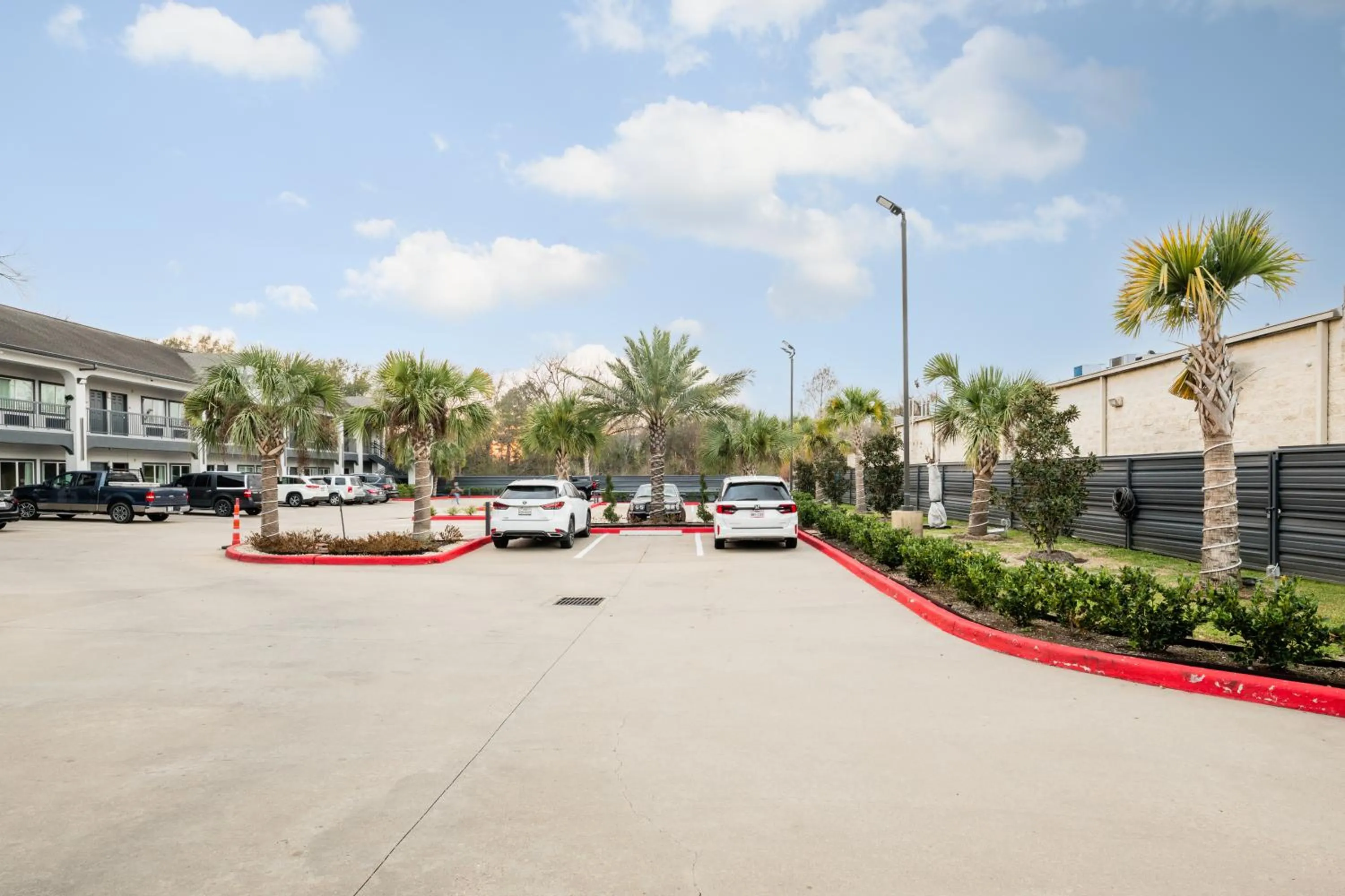 Property building in Moonlight Suites - Houston/George Bush Int'l Airport