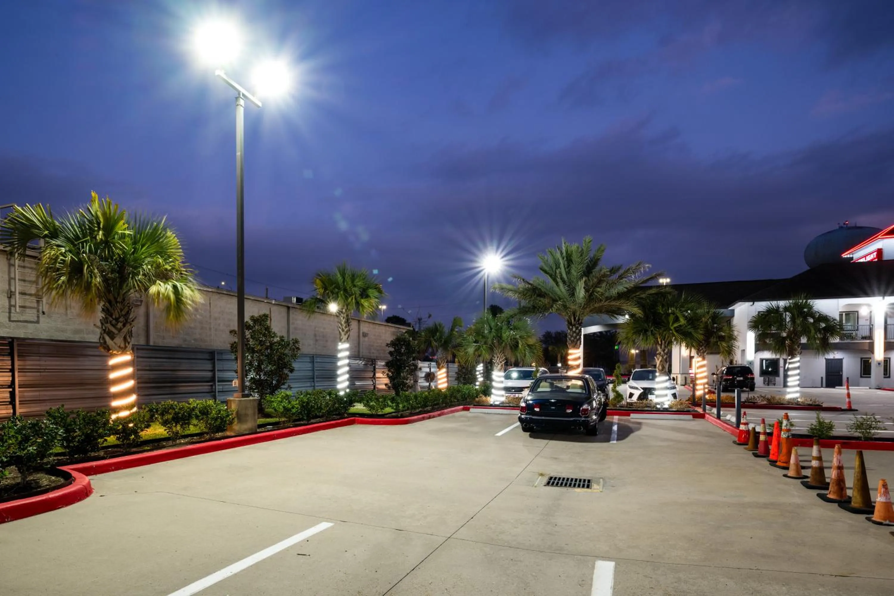 Property building in Moonlight Suites - Houston/George Bush Int'l Airport