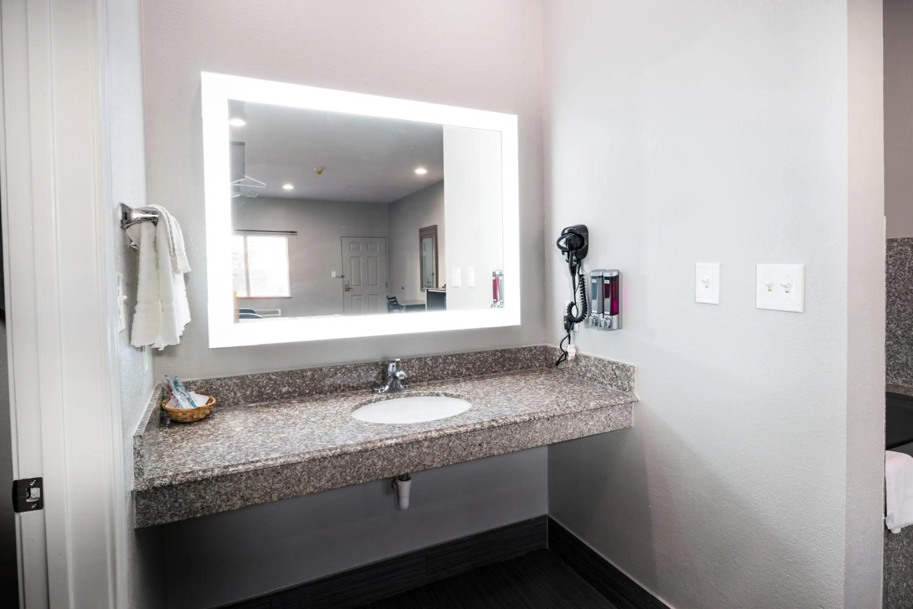 Bathroom in Moonlight Suites - Houston/George Bush Int'l Airport