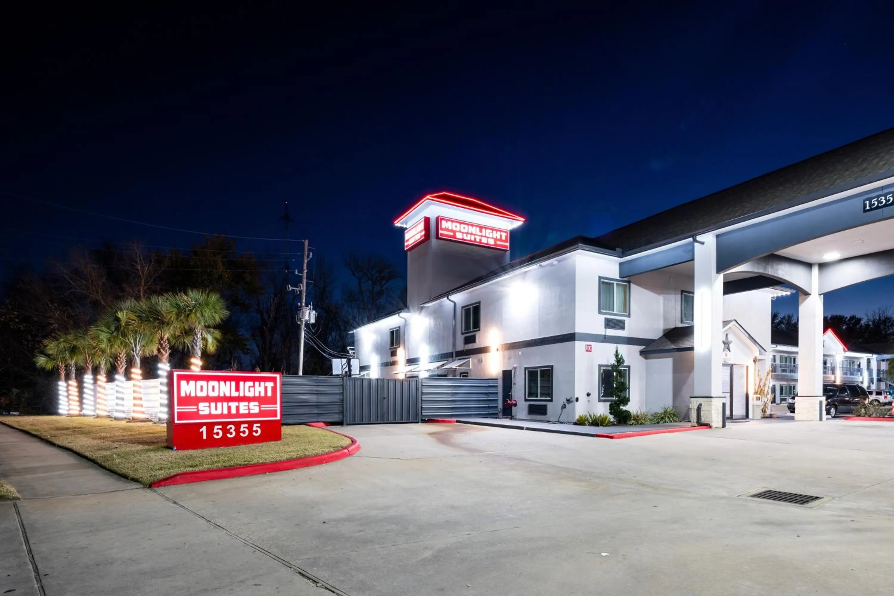 Property building in Moonlight Suites - Houston/George Bush Int'l Airport