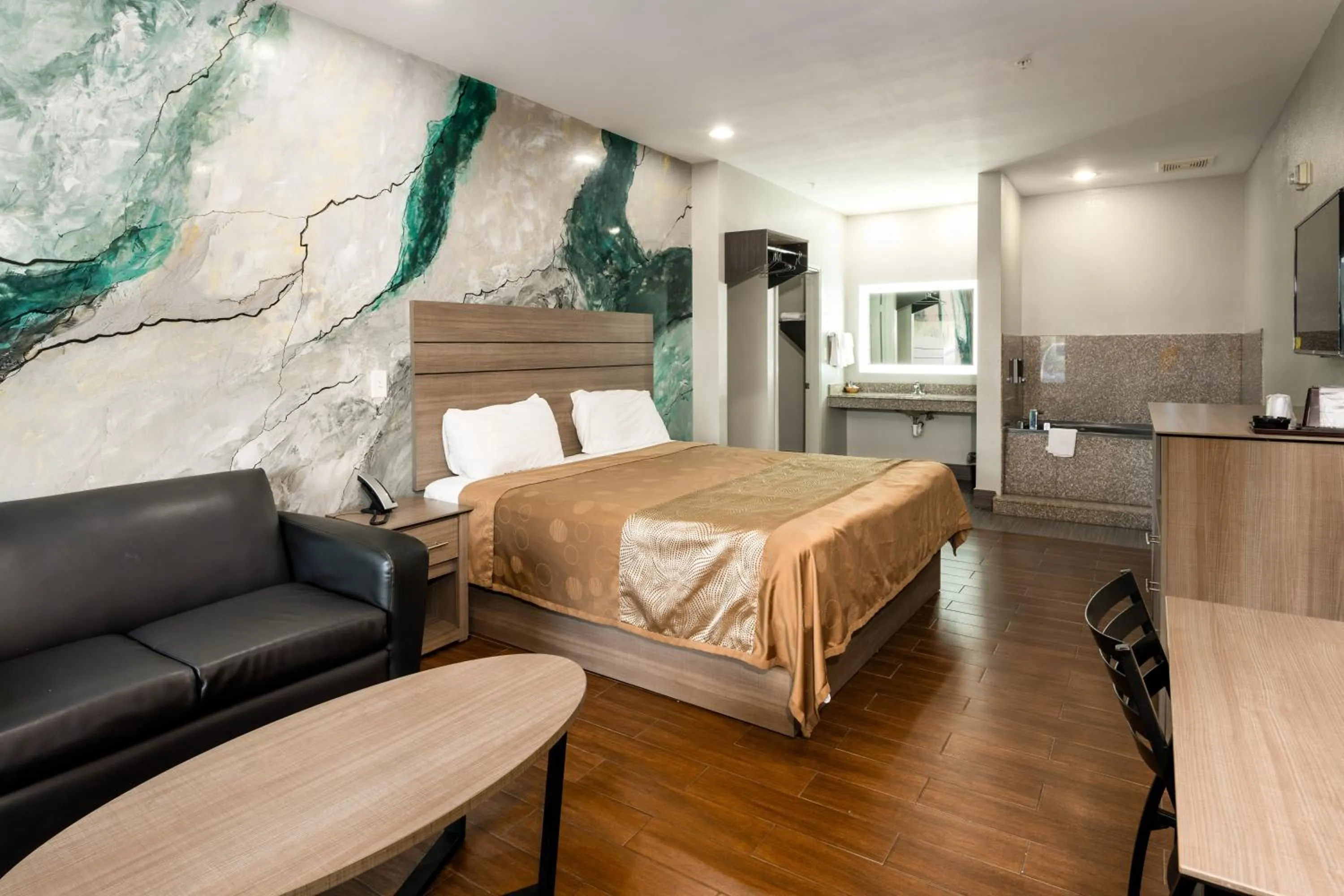 Bedroom, Bed in Moonlight Suites - Houston/George Bush Int'l Airport