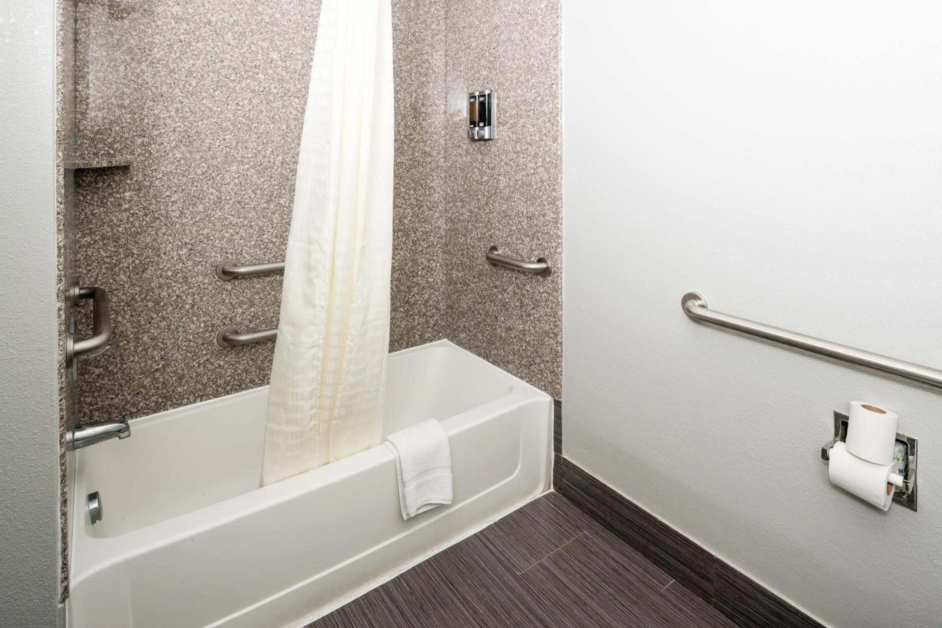 Bathroom in Moonlight Suites - Houston/George Bush Int'l Airport