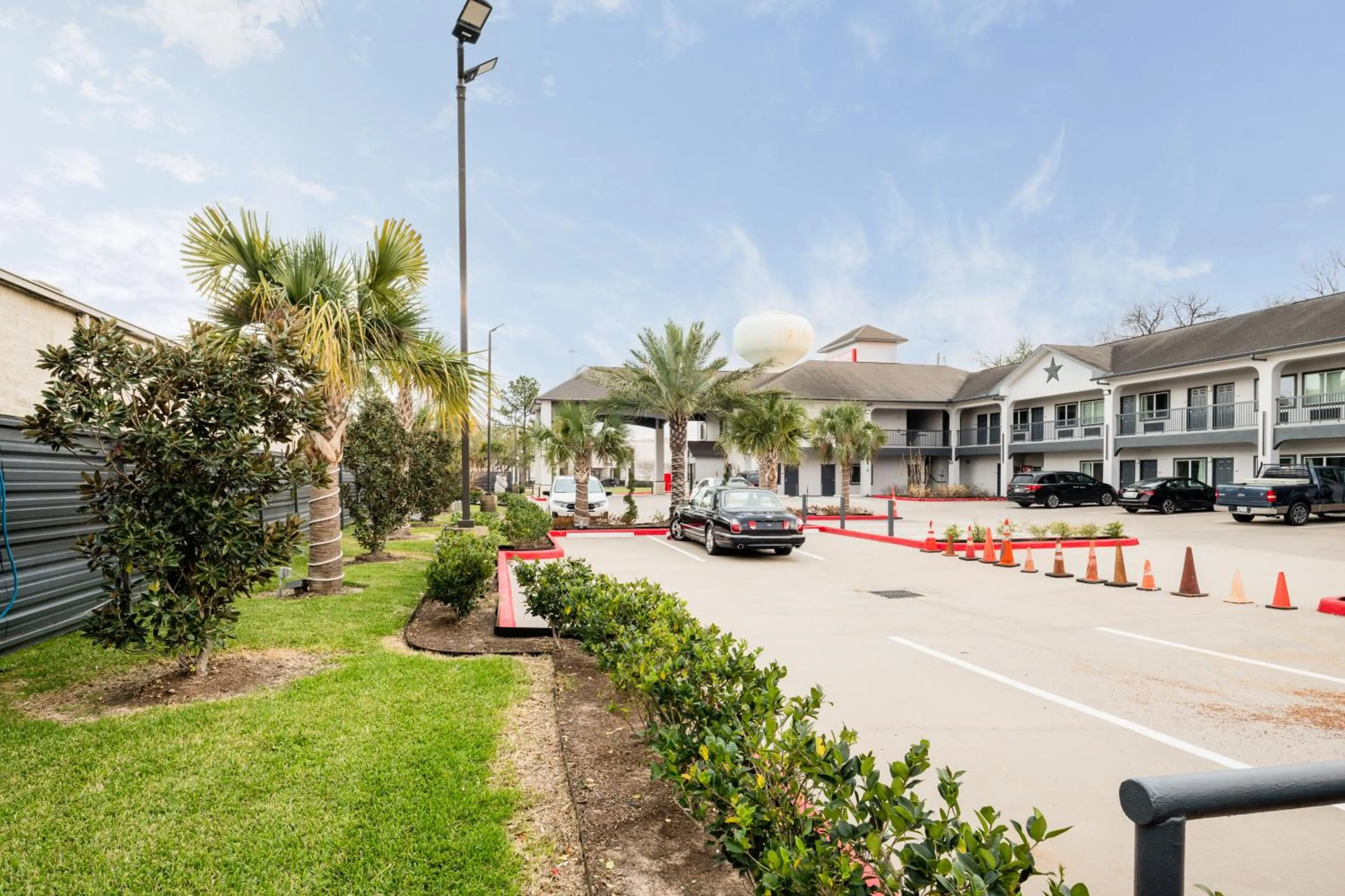 Property building in Moonlight Suites - Houston/George Bush Int'l Airport