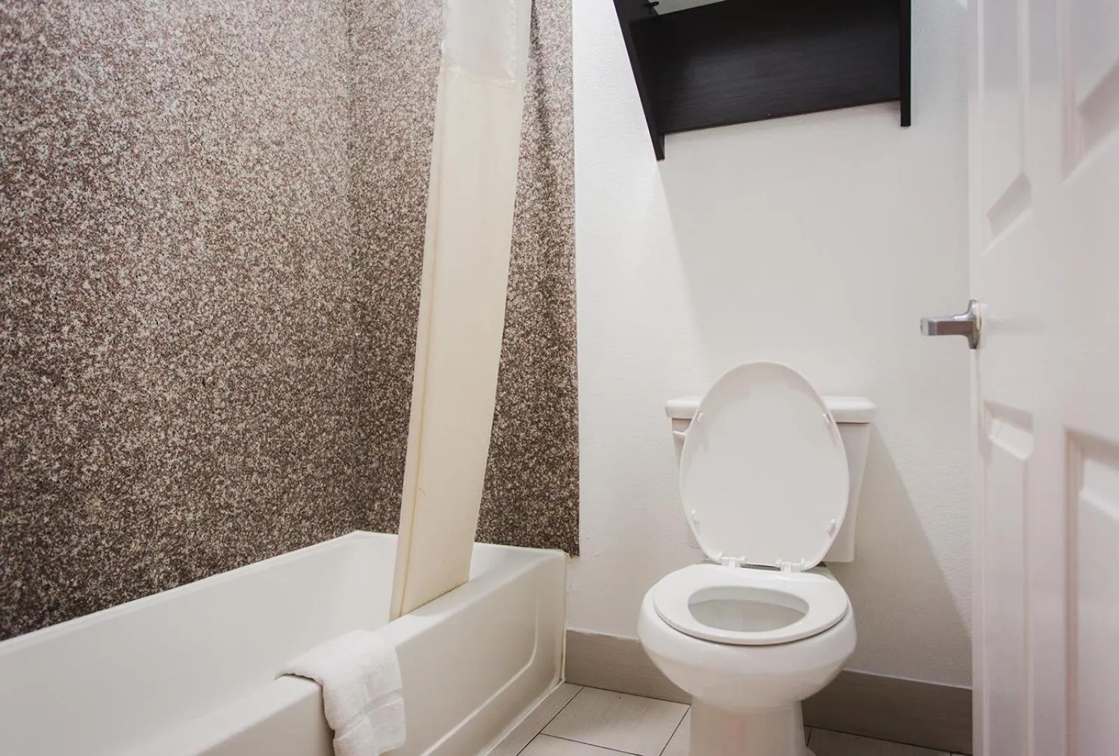 Shower in Moonlight Suites - Houston/George Bush Int'l Airport