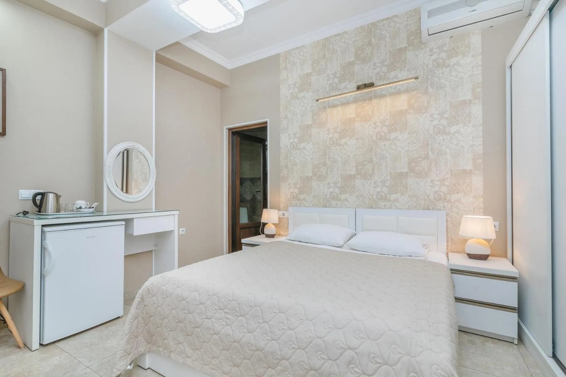 Bedroom, Bed in Hotel Nicolas