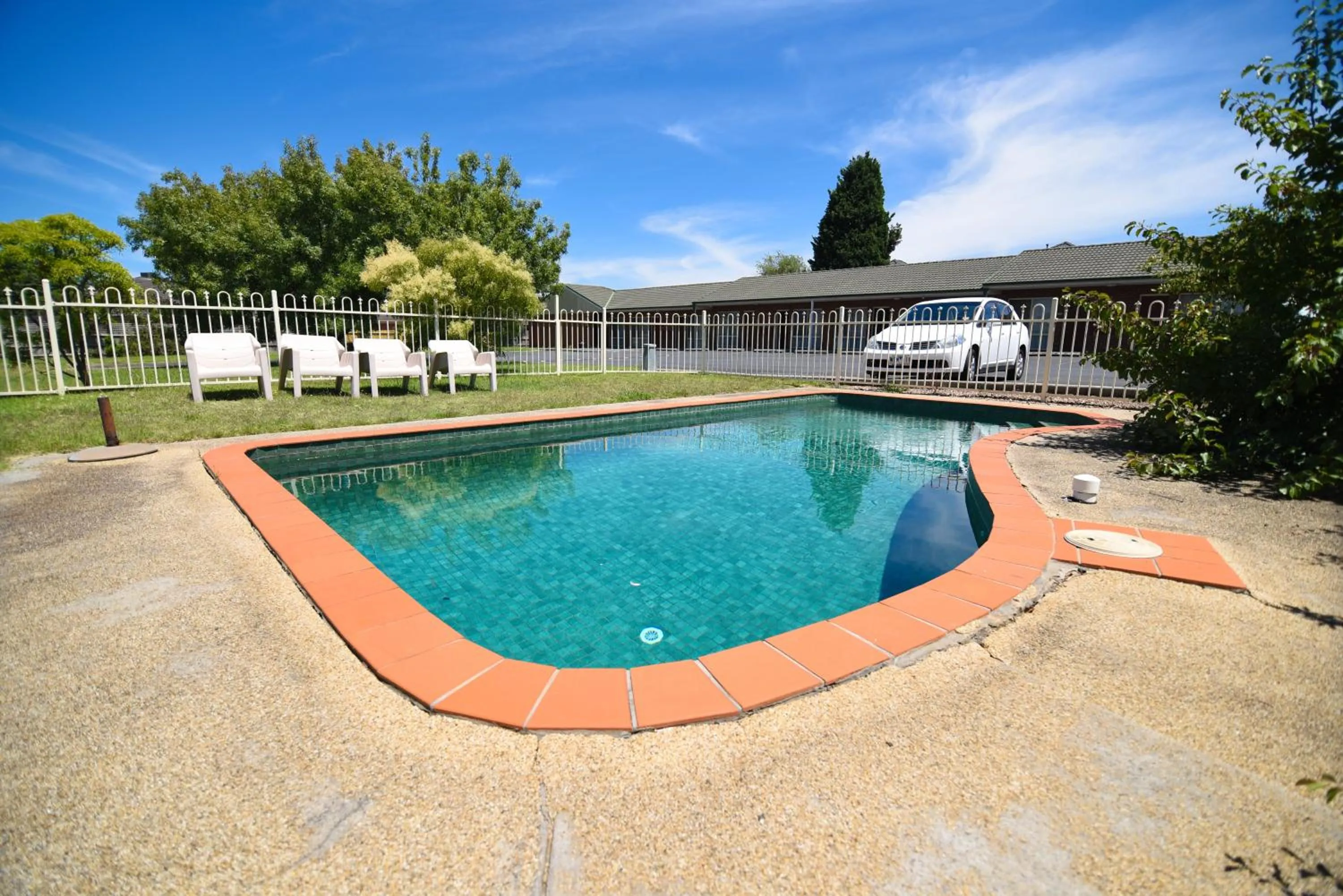 Swimming pool in Sandown Heritage Motel