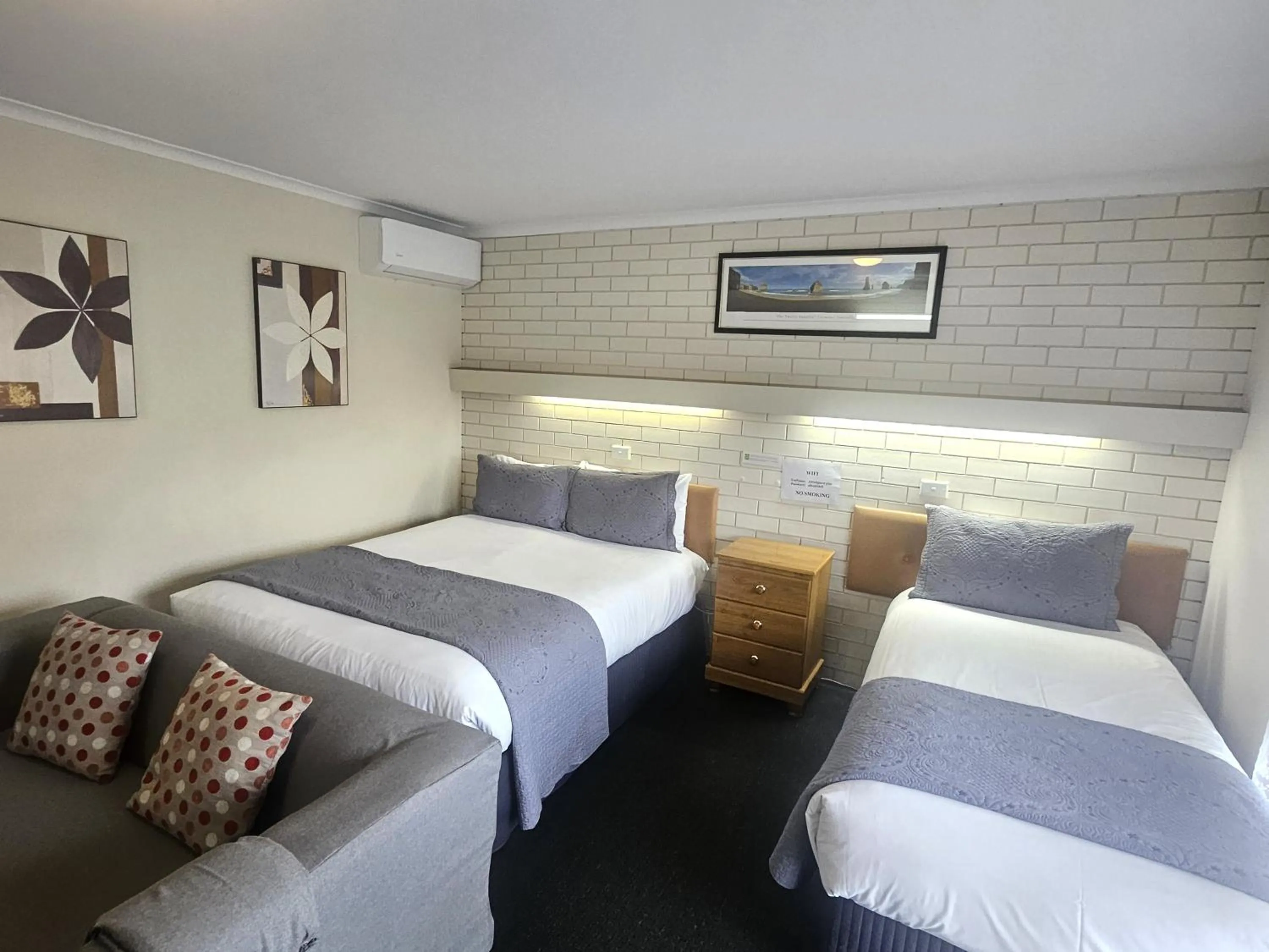 Bed in Alfred Motor Inn