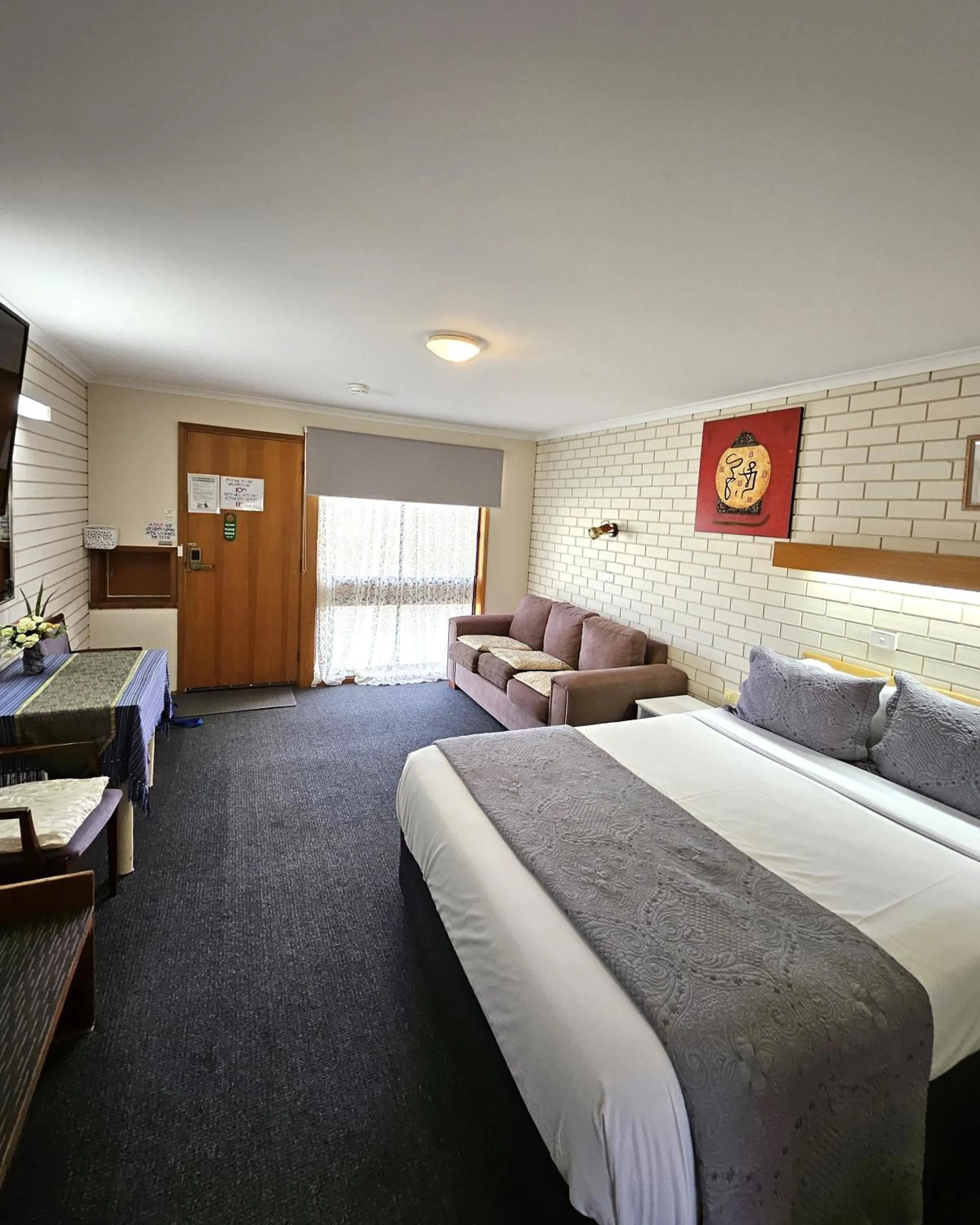 Bed in Alfred Motor Inn