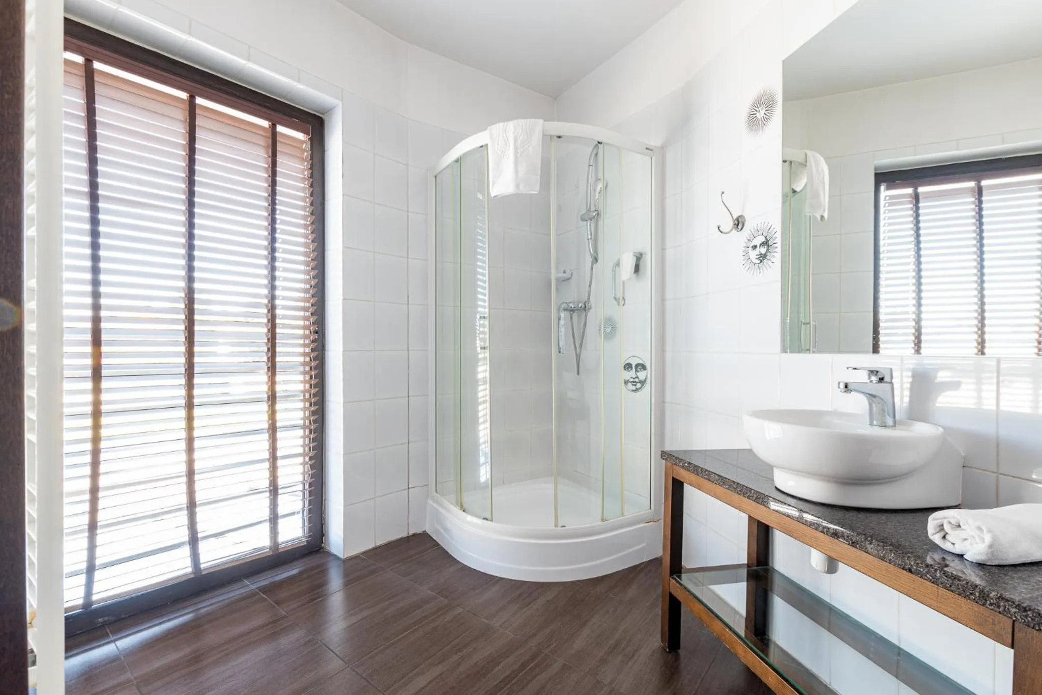 Shower in Hotel Willowa