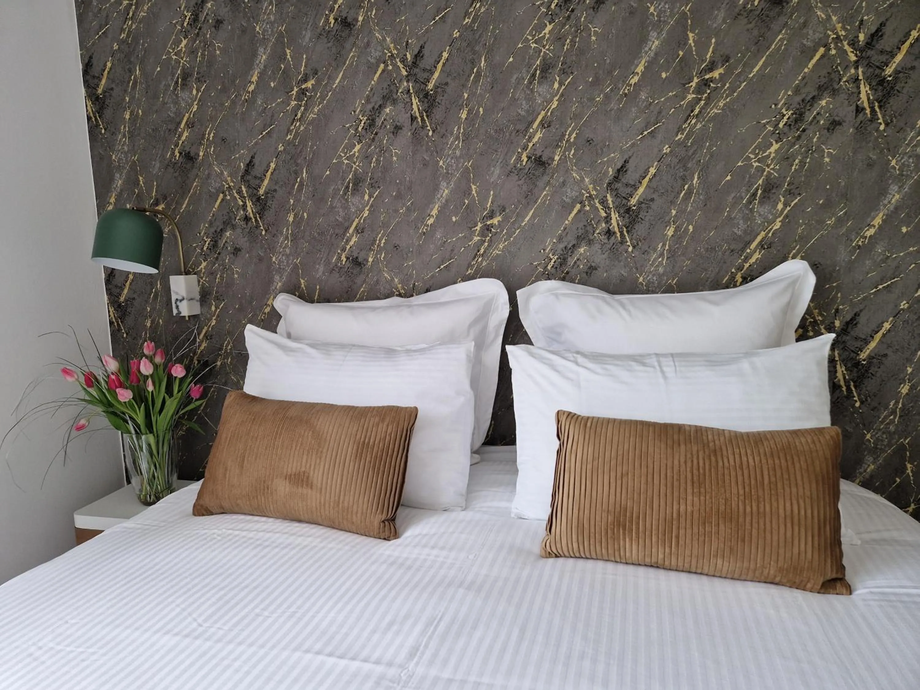 Property building, Bed in Chambre d'hôtes