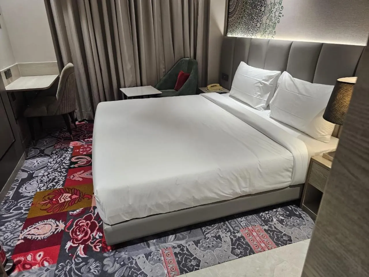 Bedroom, Bed in Crystal Inn