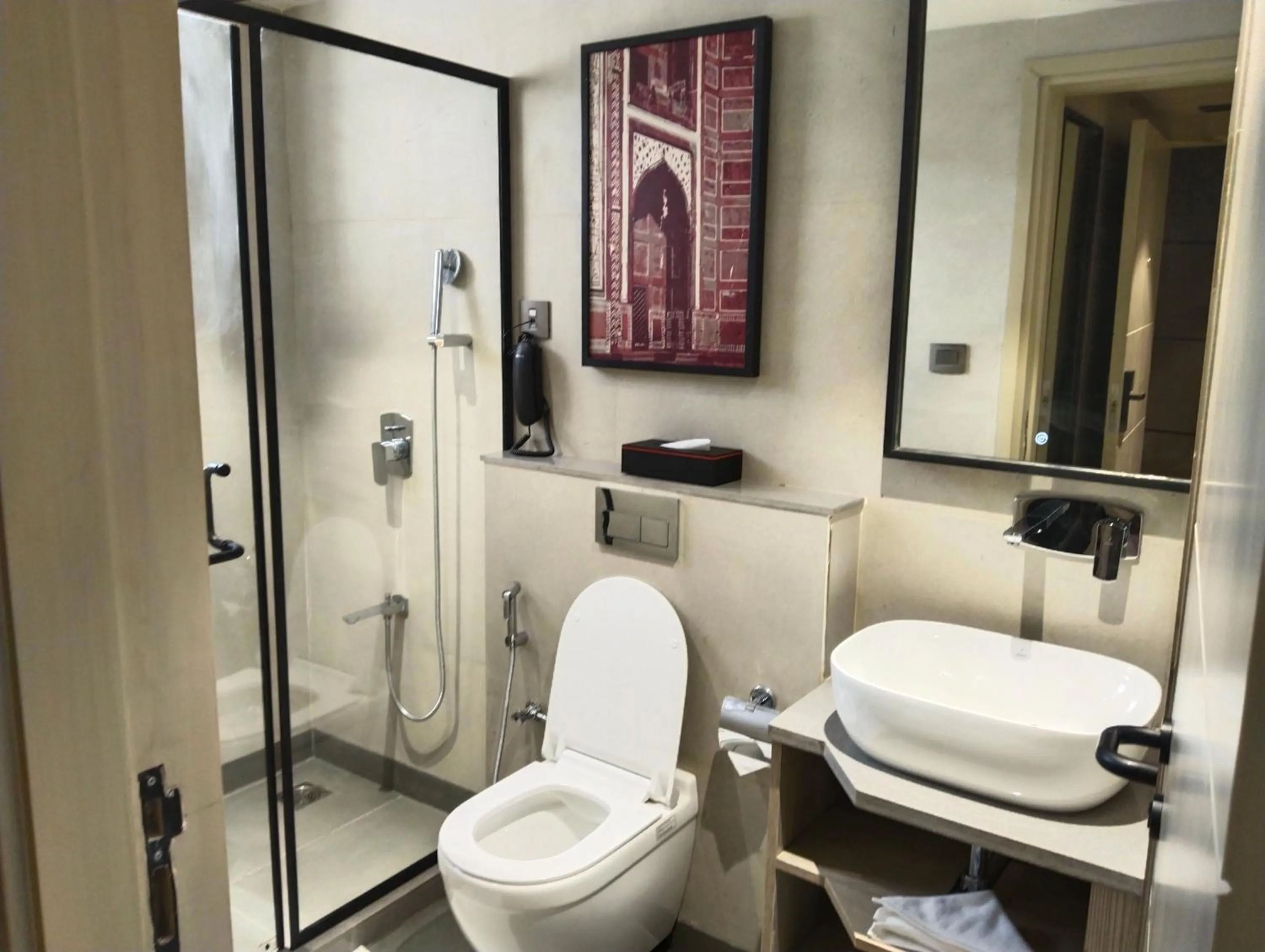 Toilet in Crystal Inn