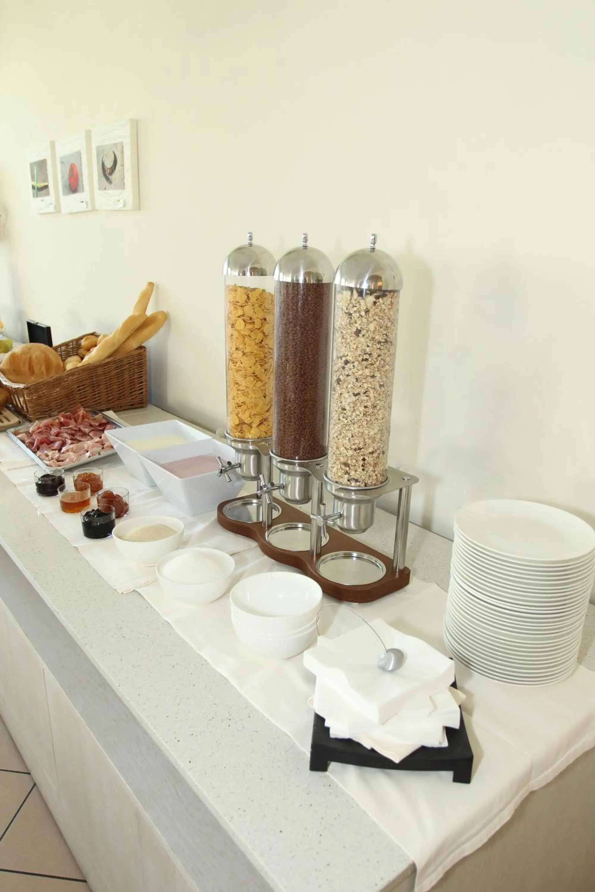 Food and drinks in Mini Hotel