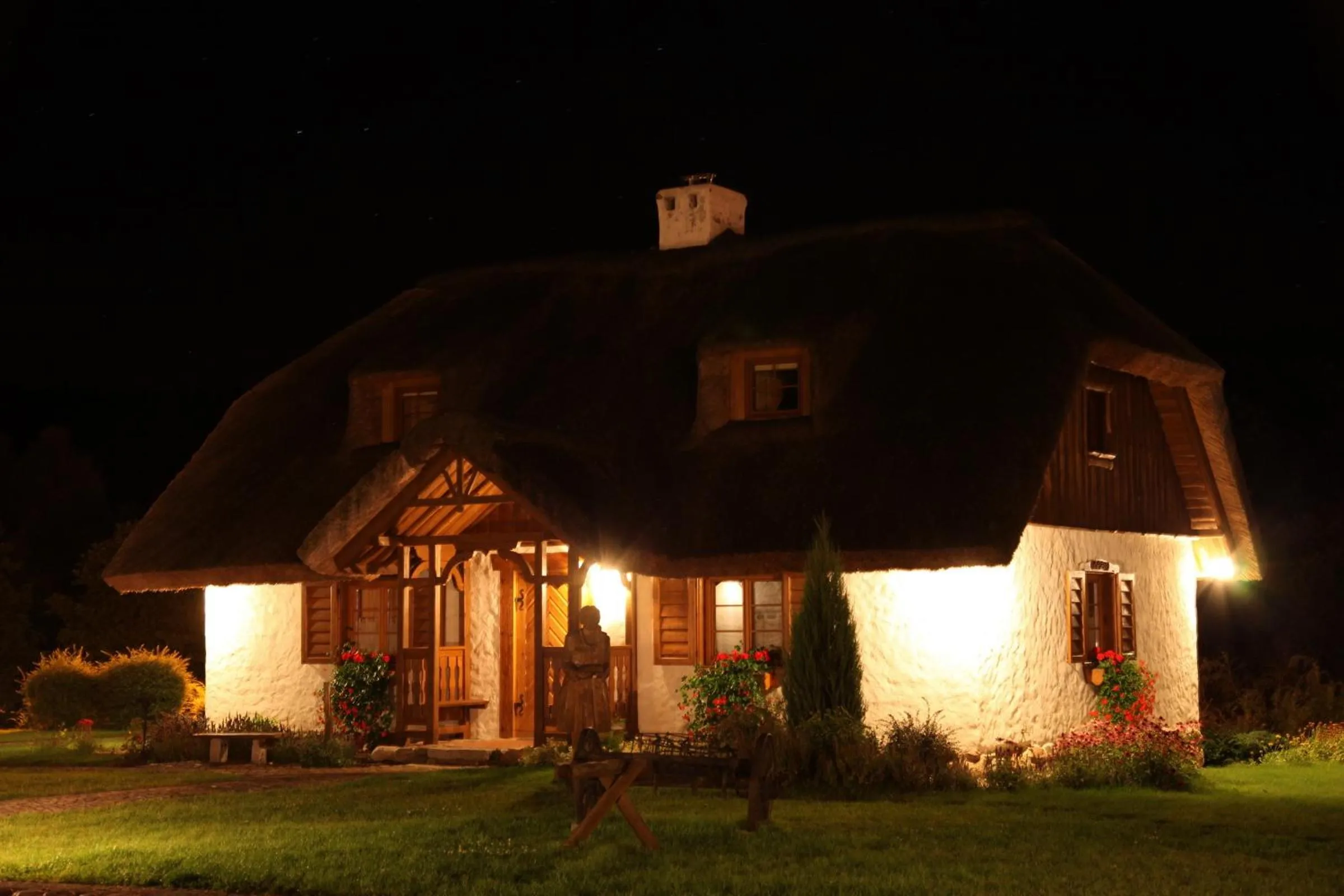 Facade/entrance in Hotel Osada Karbówko Wellness & SPA