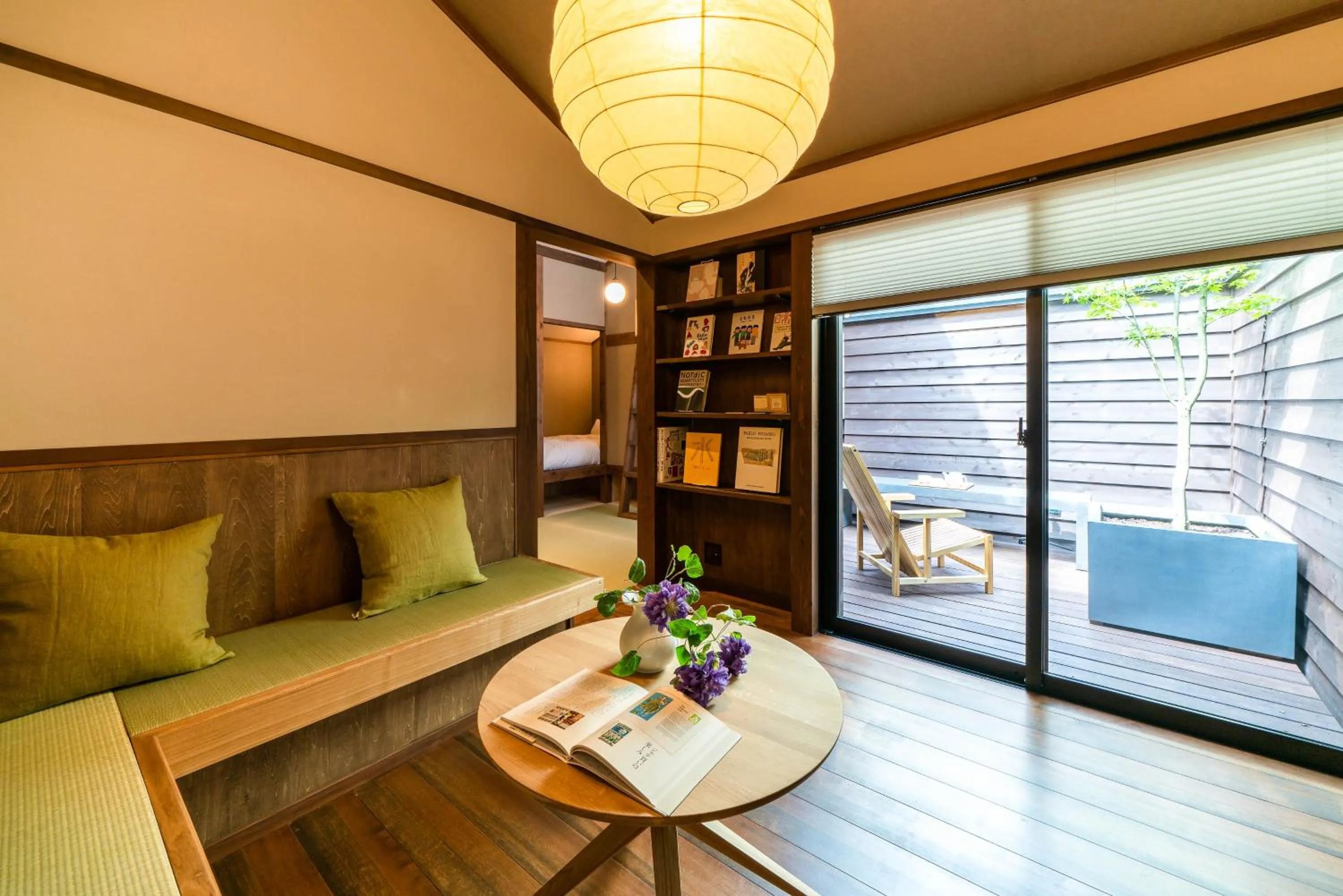 Photo of the whole room in Saik