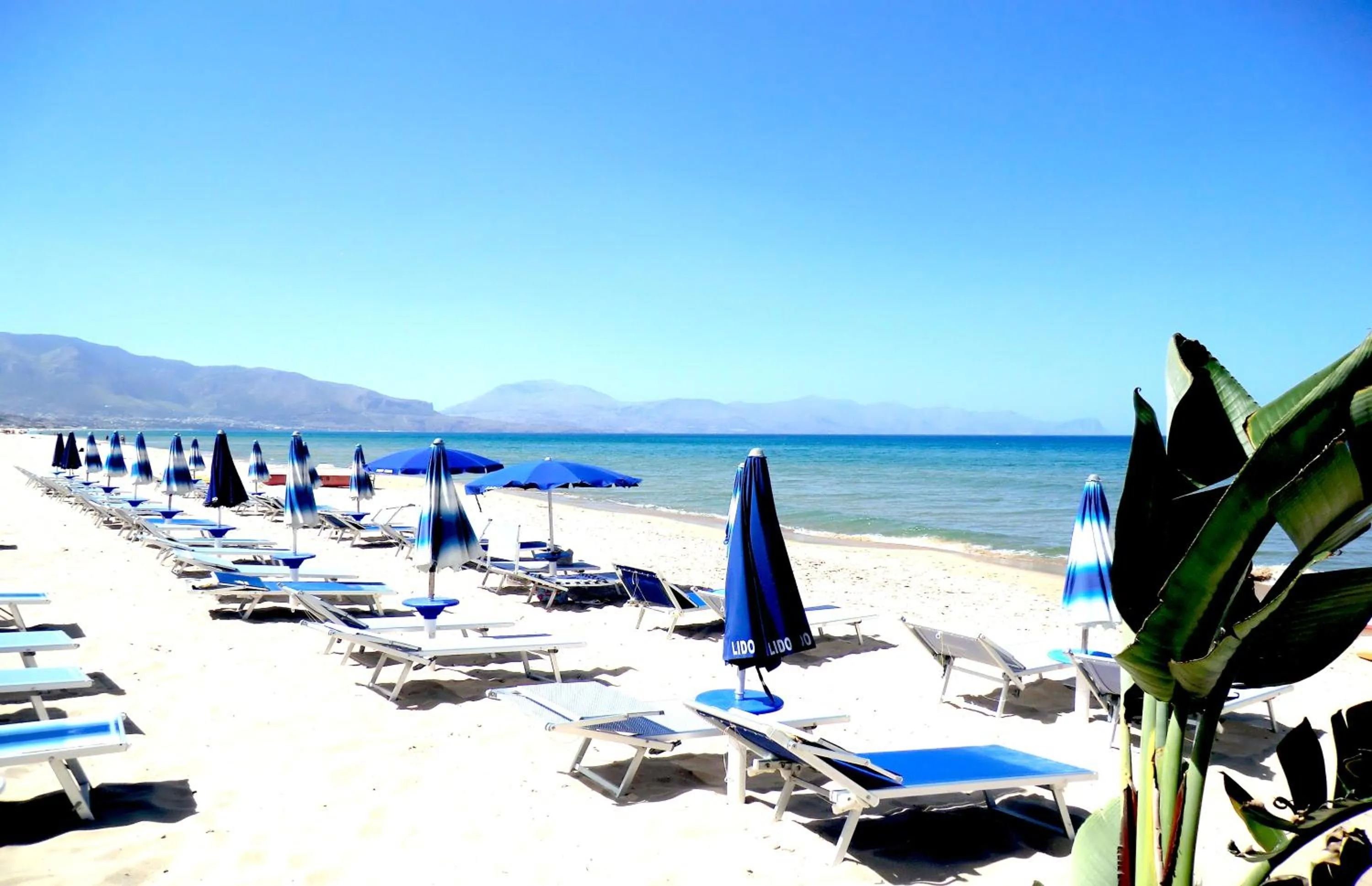 VILLASEASICILY , POOL SALT WATER and NATURAL CHLORINE IN BALESTRATE - PALERMO