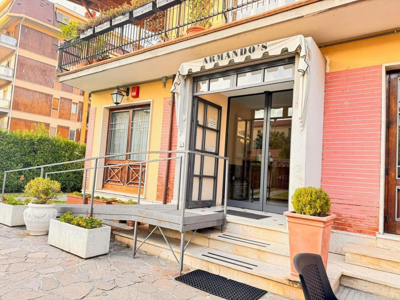 Facade/entrance in Hotel Armando' s