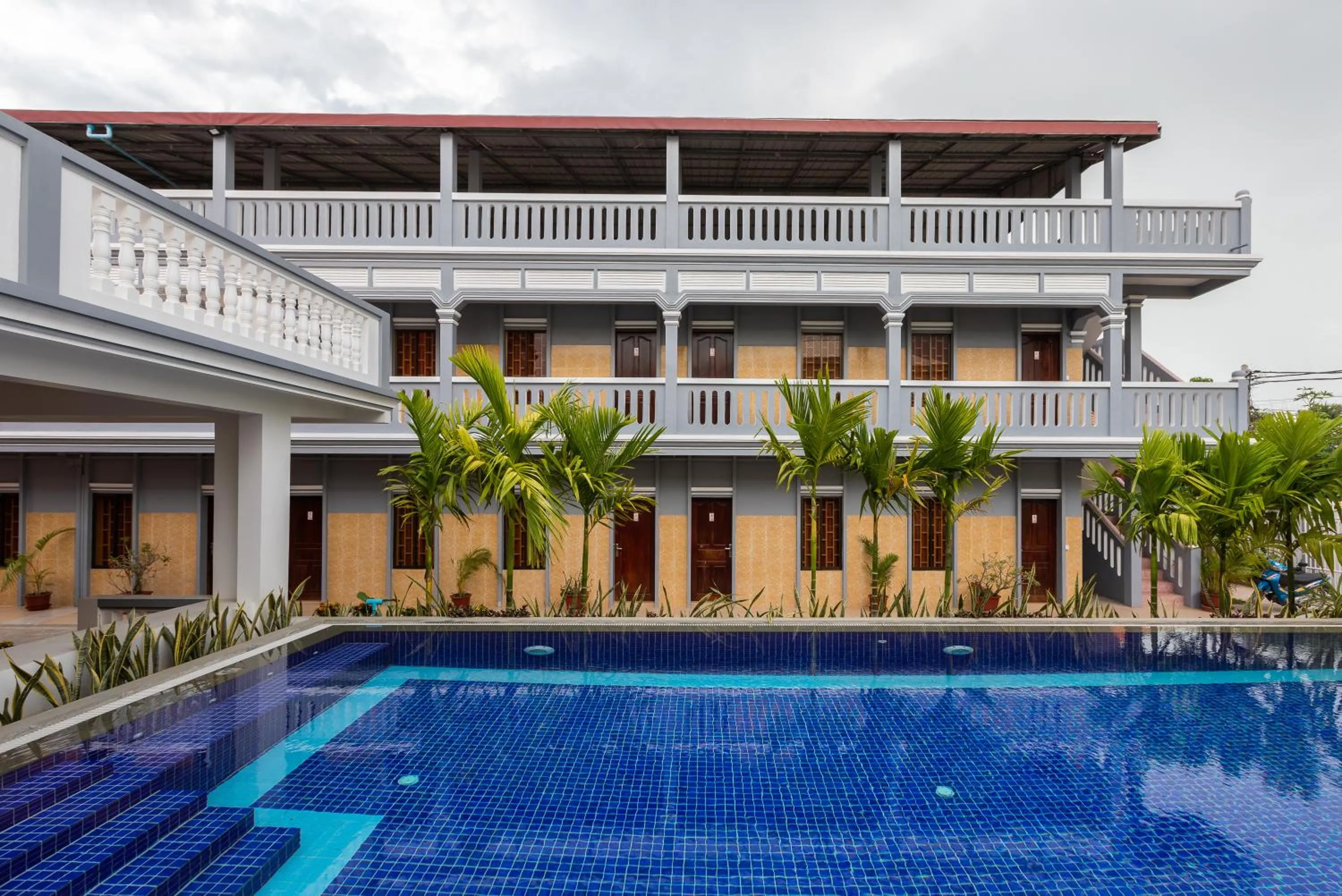 Swimming pool in Botoum Hostel