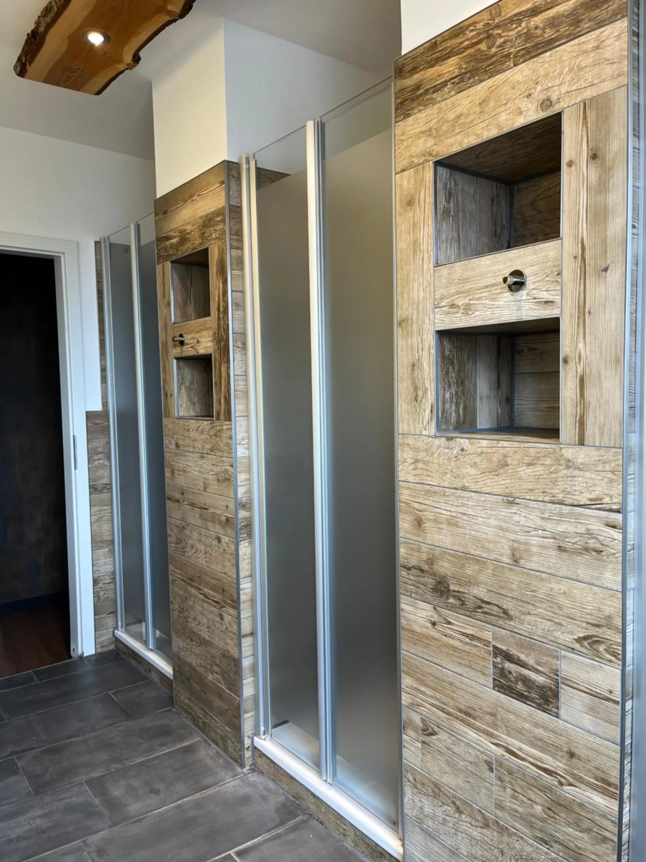 Shower in Blue Doors Hostel KTV