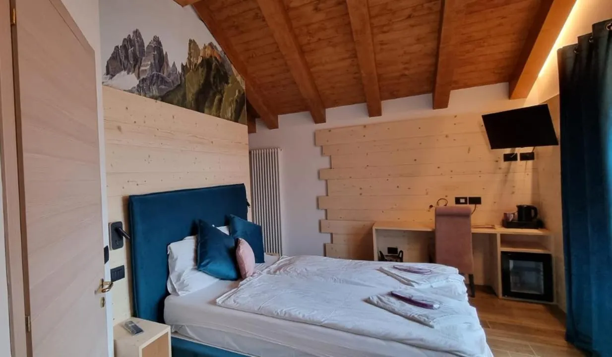 Bed in Albergo Miravalle-Tre Cime Views