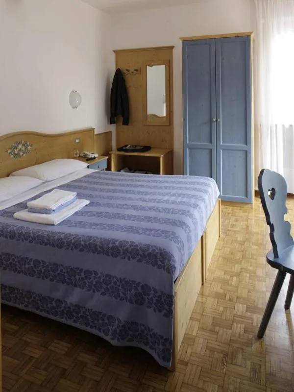 Day, Bed in Albergo Miravalle-Tre Cime Views