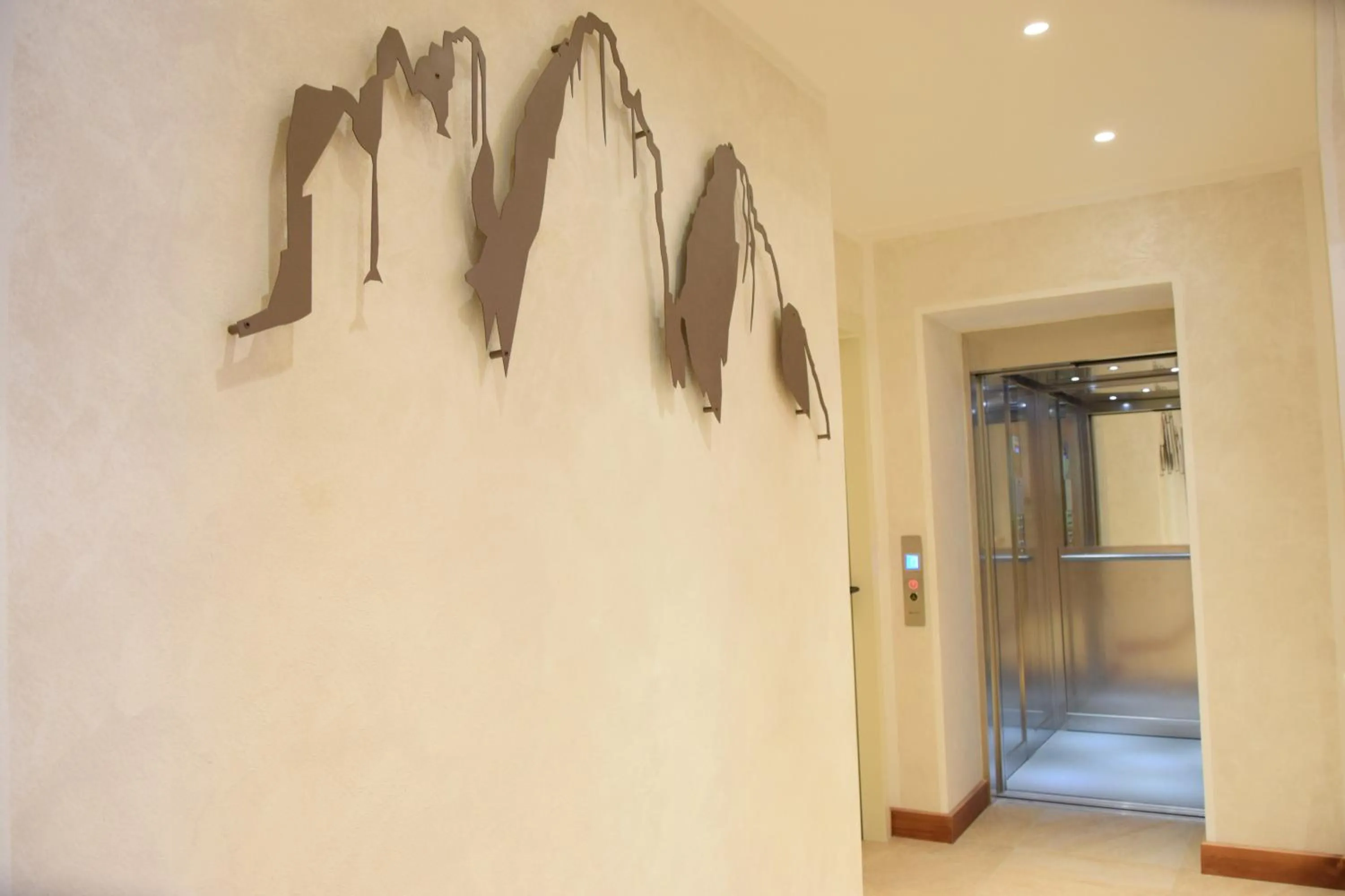 elevator in Albergo Miravalle-Tre Cime Views