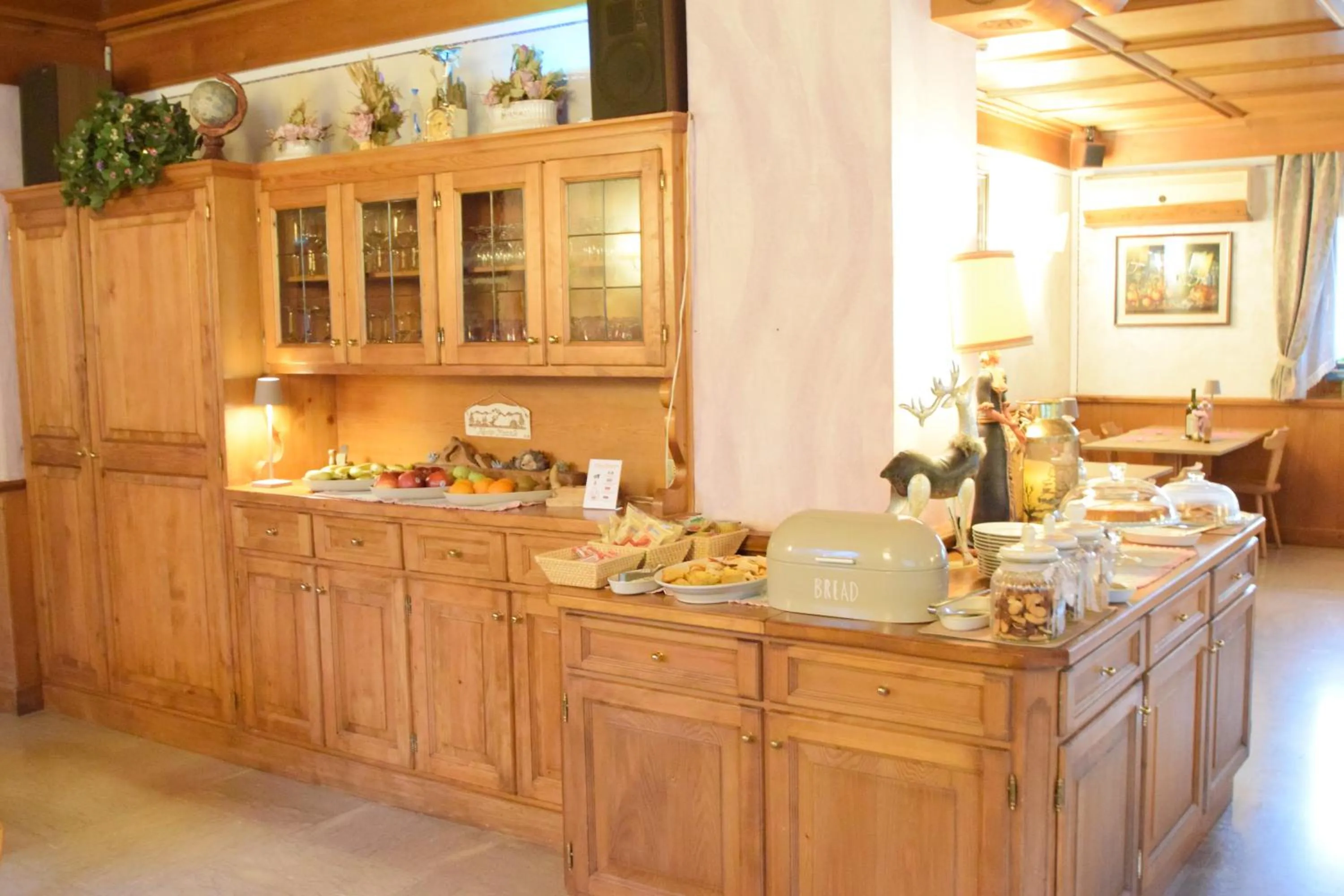 Buffet breakfast in Albergo Miravalle-Tre Cime Views