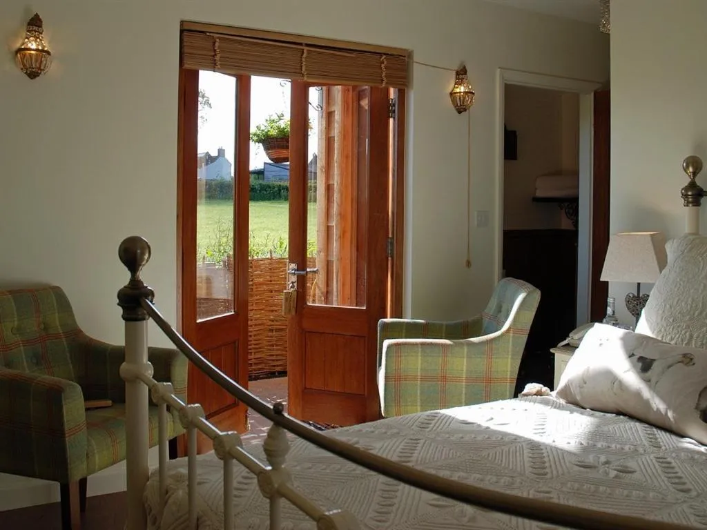 Other, Bed in The Holcombe