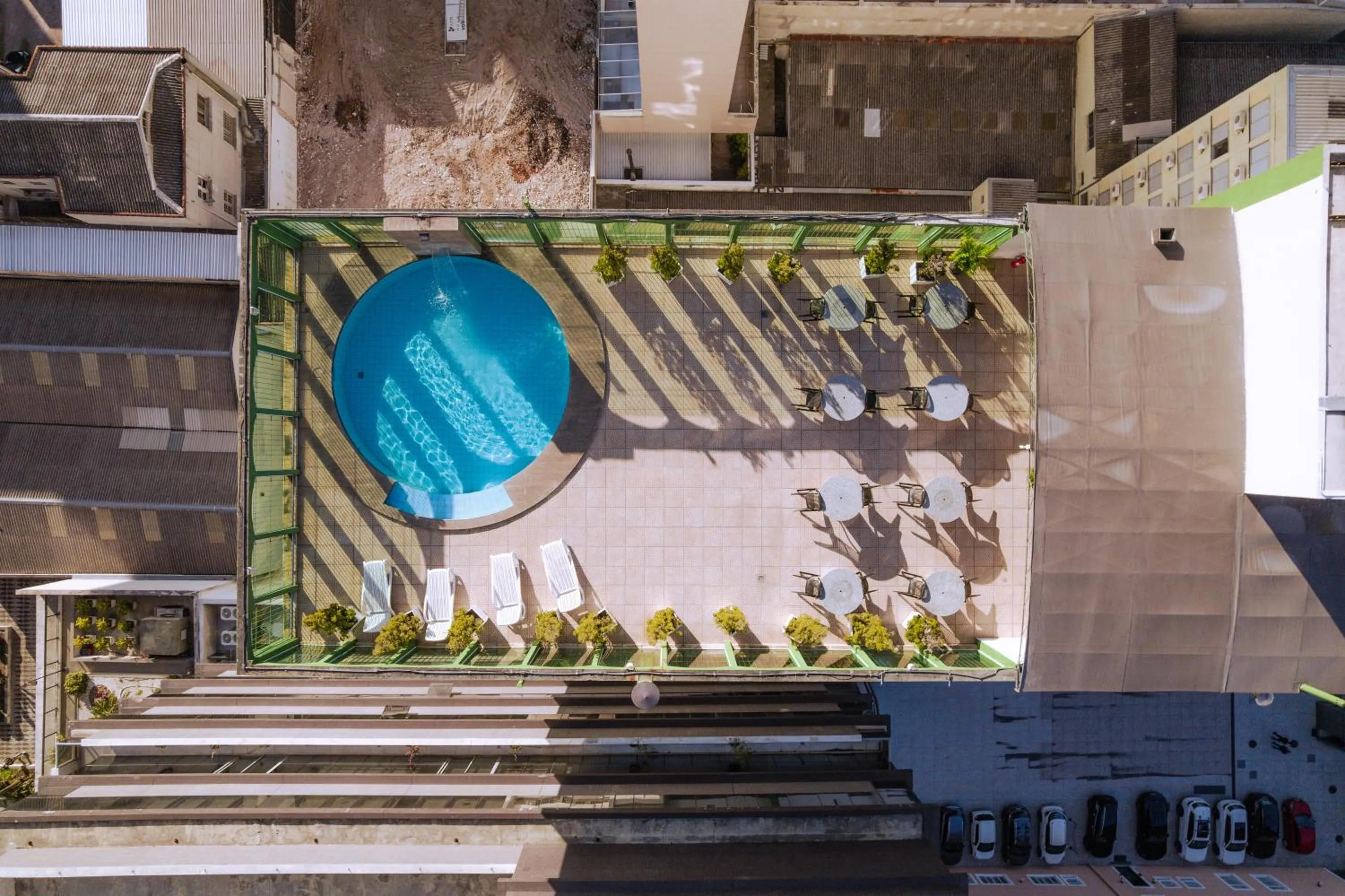 Swimming pool in Hotel Nacional Inn Curitiba Estação Shopping