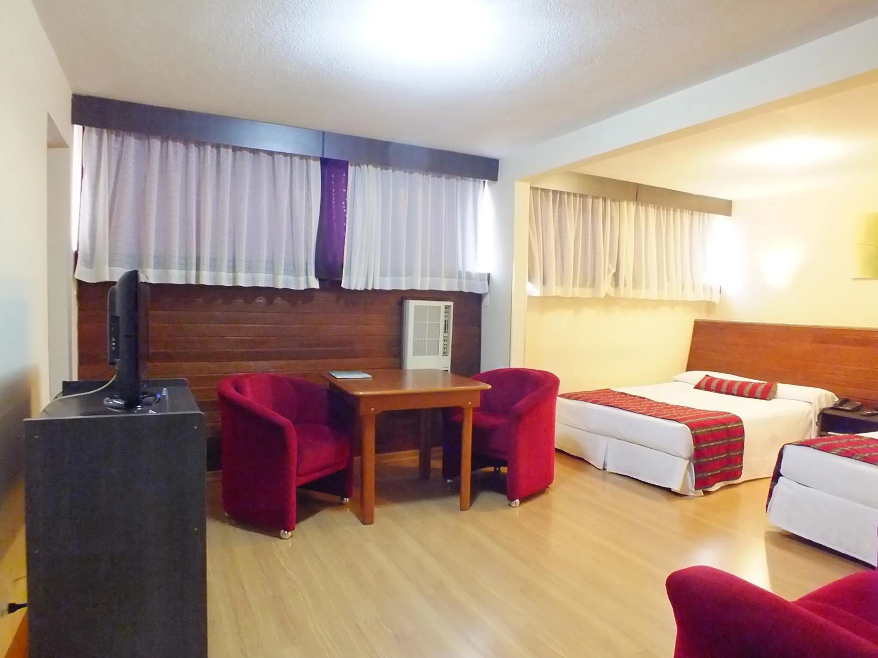 Living room, Bed in Hotel Nacional Inn Curitiba Estação Shopping