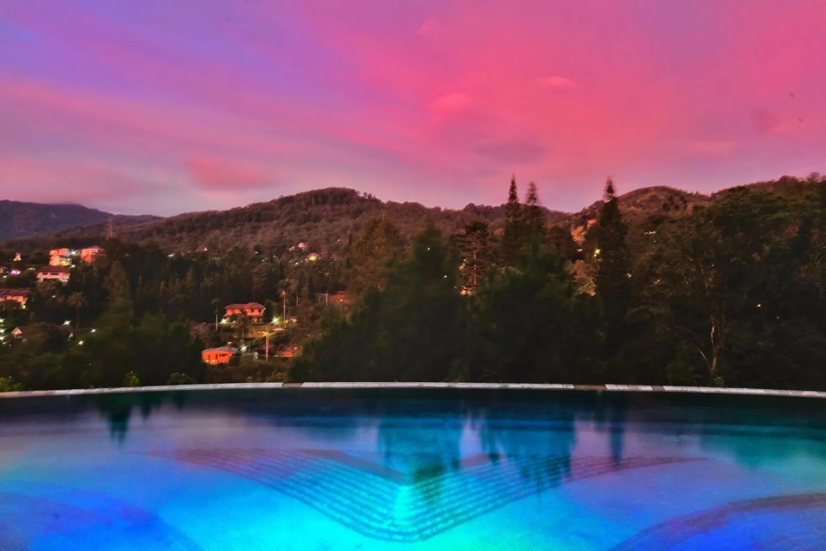 Swimming pool in The Grand Hill Resort-Hotel