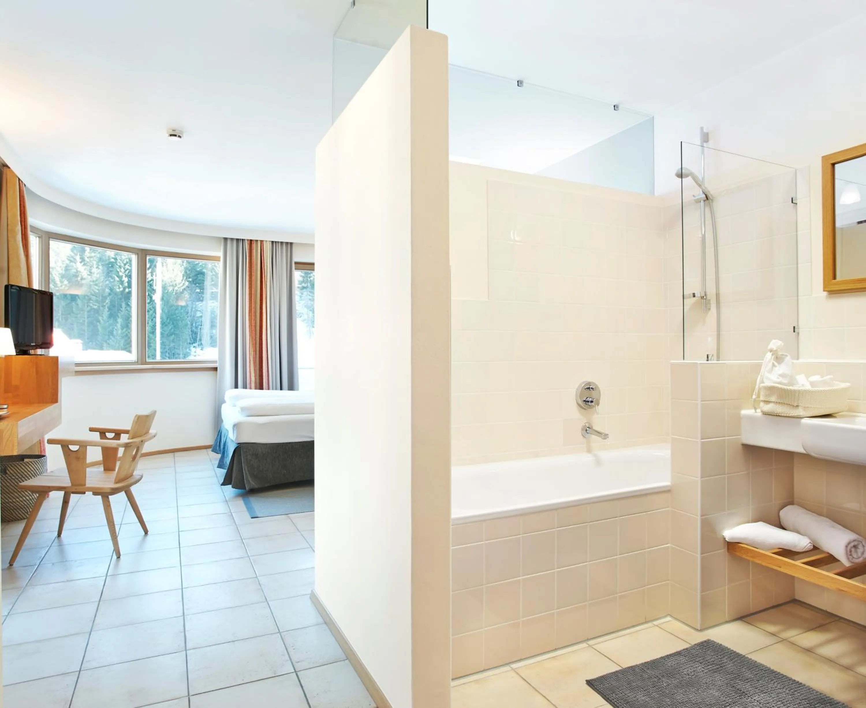 Photo of the whole room, Bed in Hotel Edelweiss