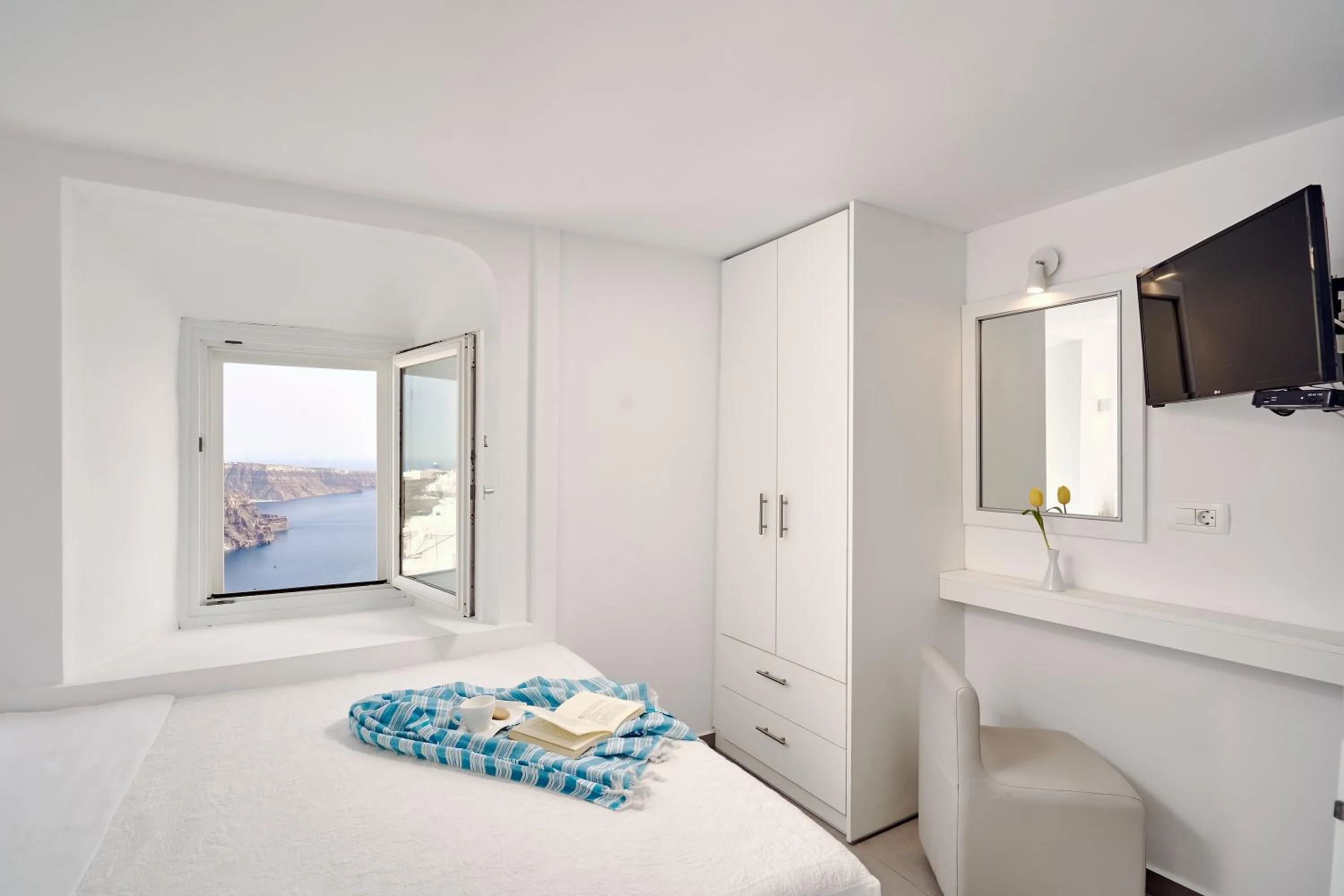 Bedroom, Bed in Santorini Mansion at Imerovigli