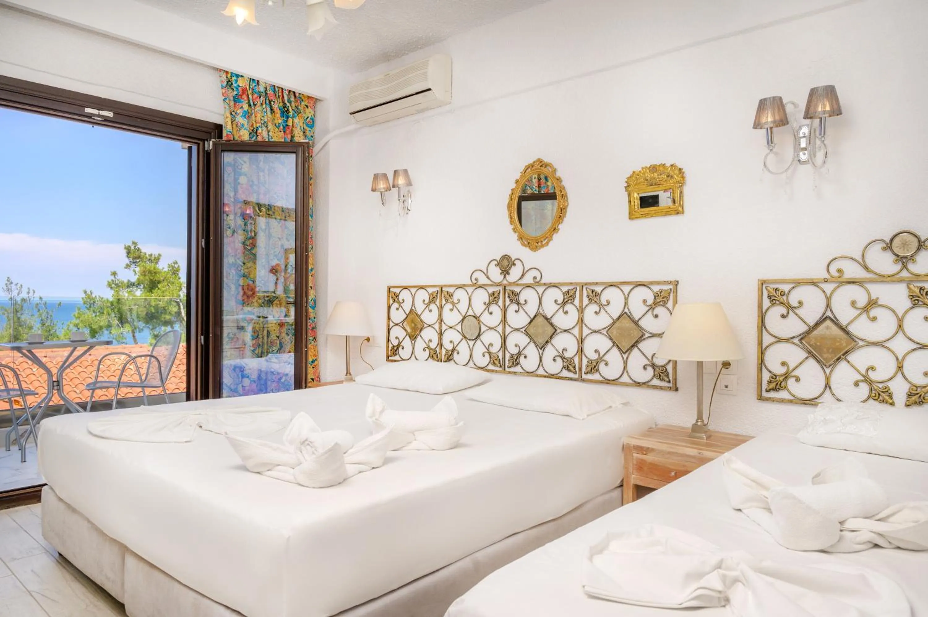 Bedroom, Bed in Leandros Hotel