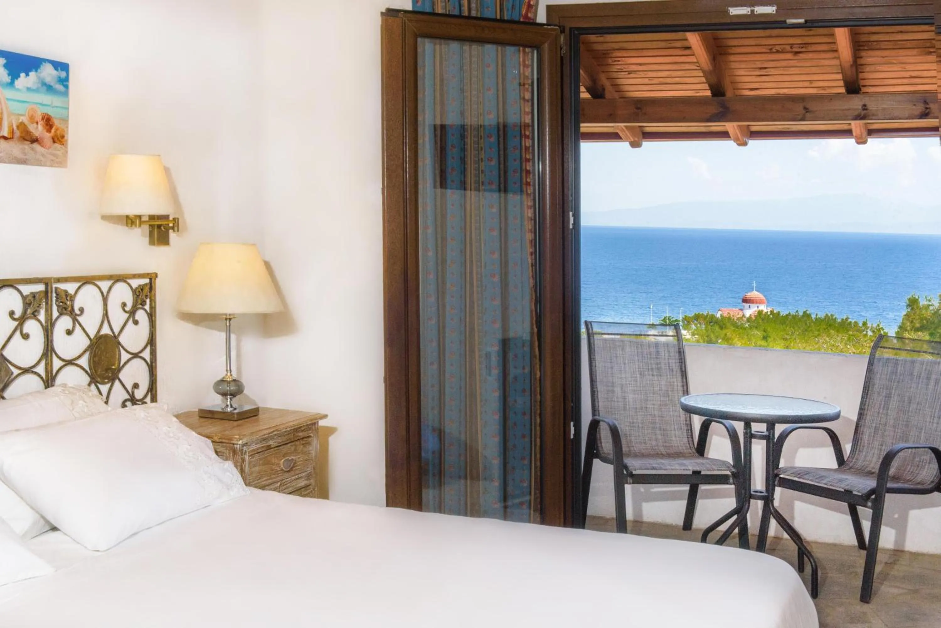 Balcony/Terrace, Bed in Leandros Hotel