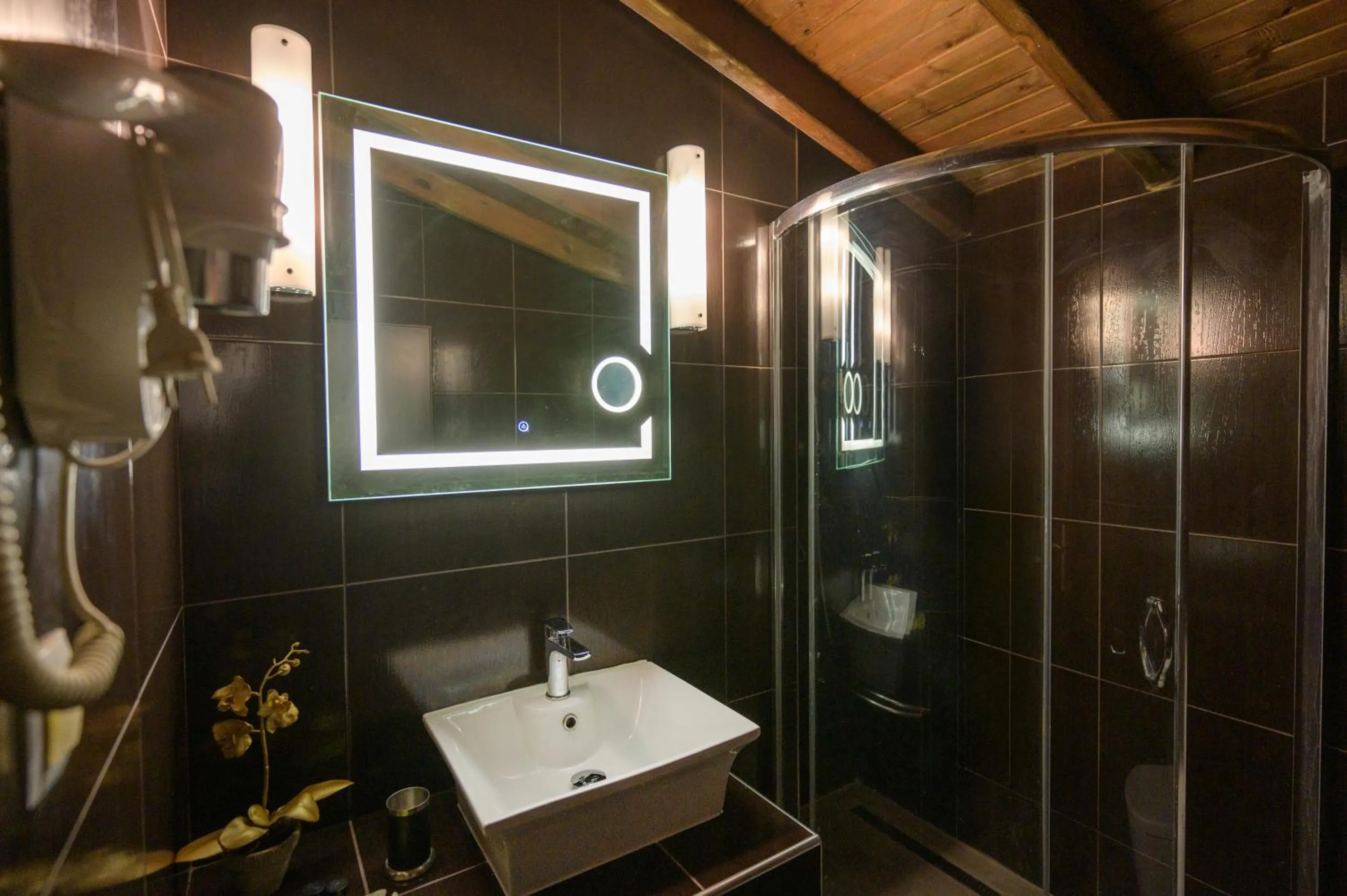 Bathroom in Leandros Hotel