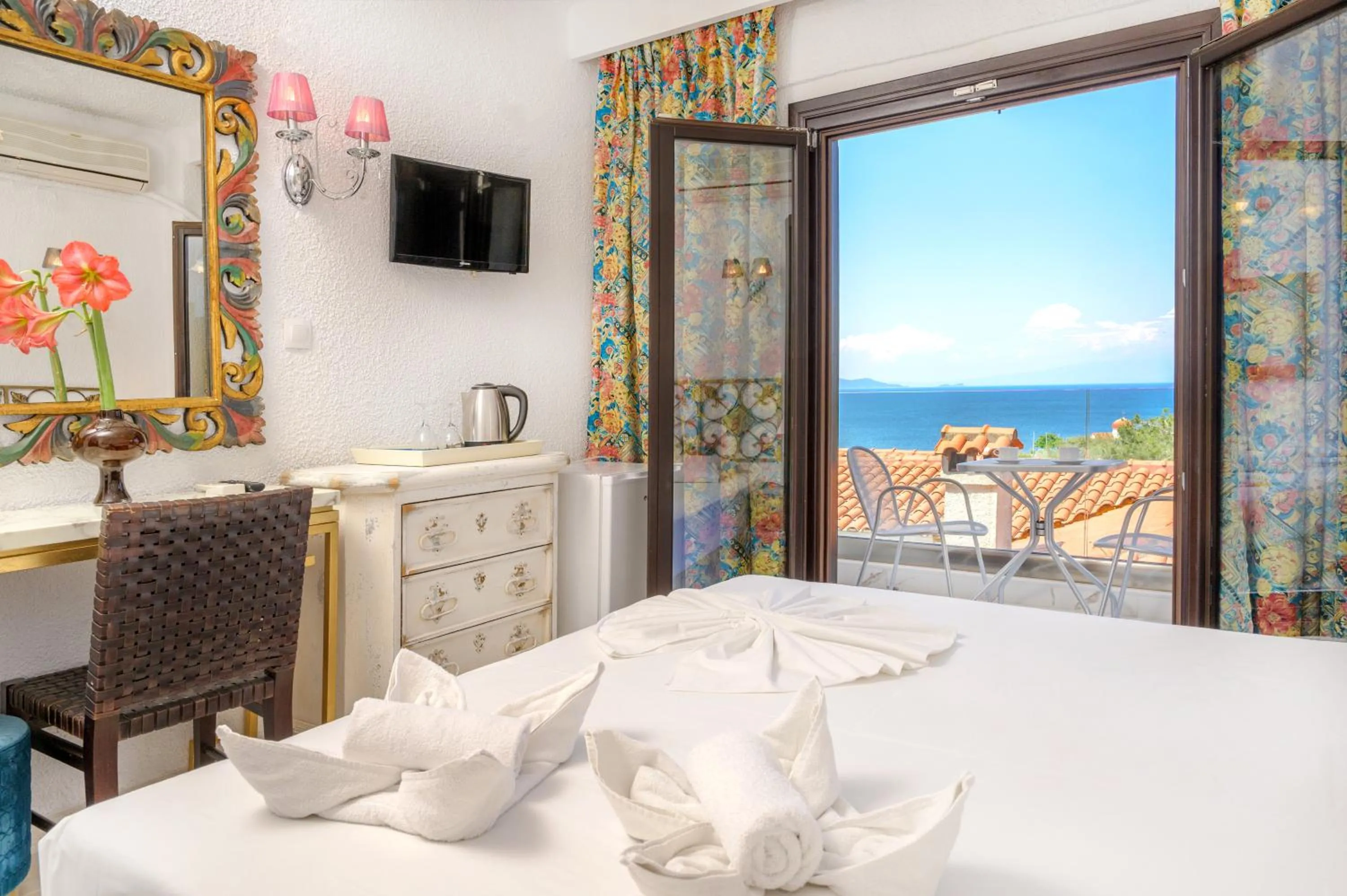 Bedroom, Bed in Leandros Hotel