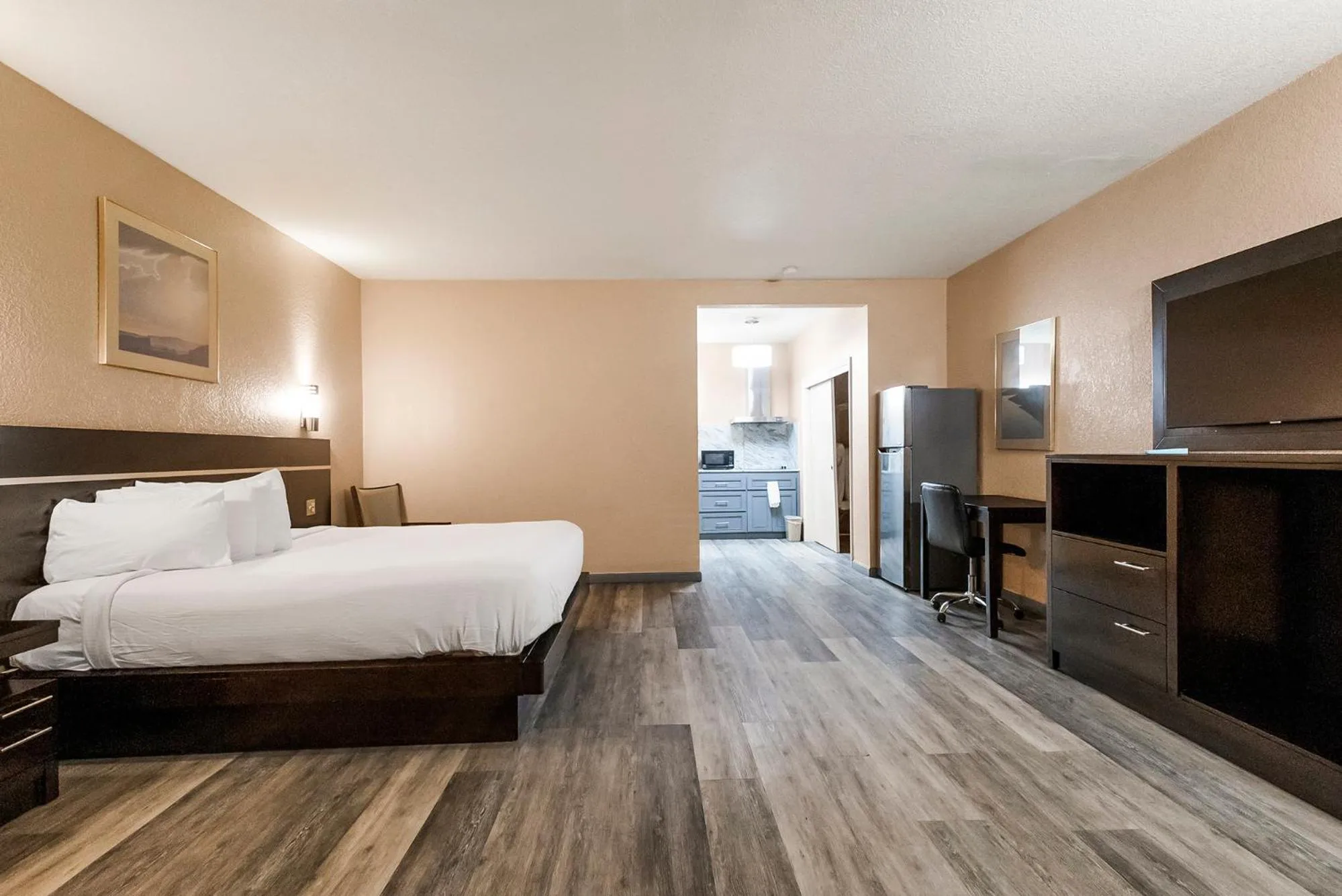 Photo of the whole room, Bed in Country Inn Sonora