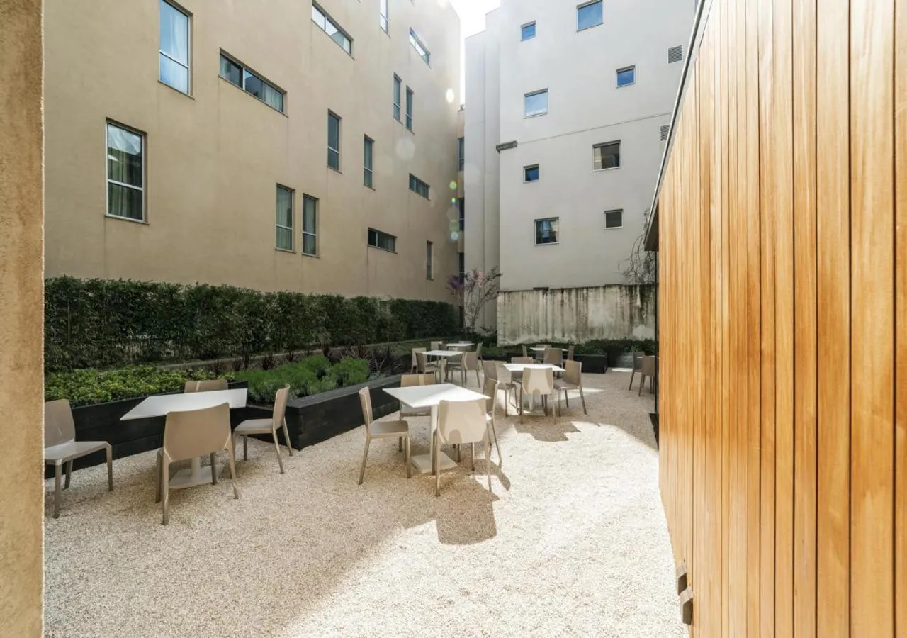 Patio in Moov Hotel Porto Centro