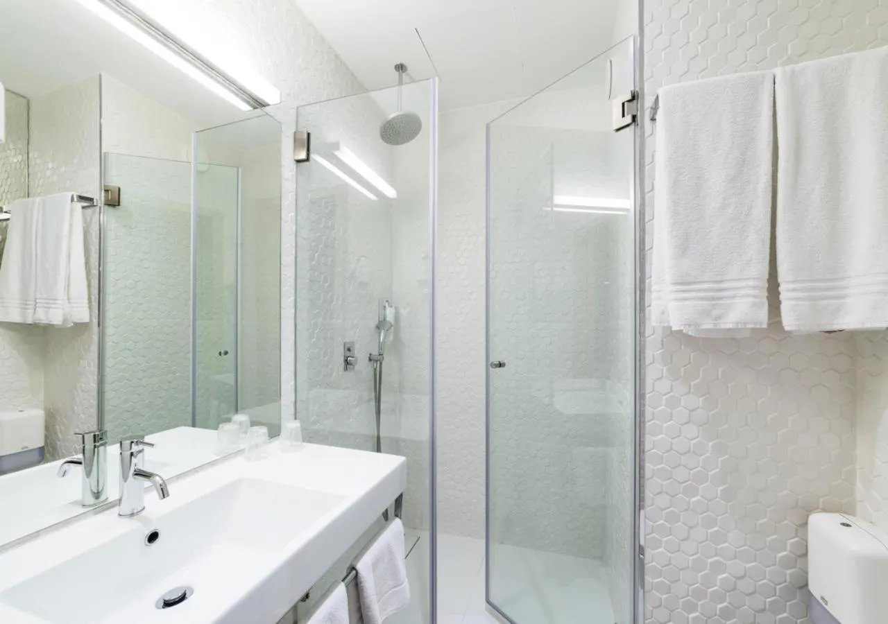 Shower in Moov Hotel Porto Centro